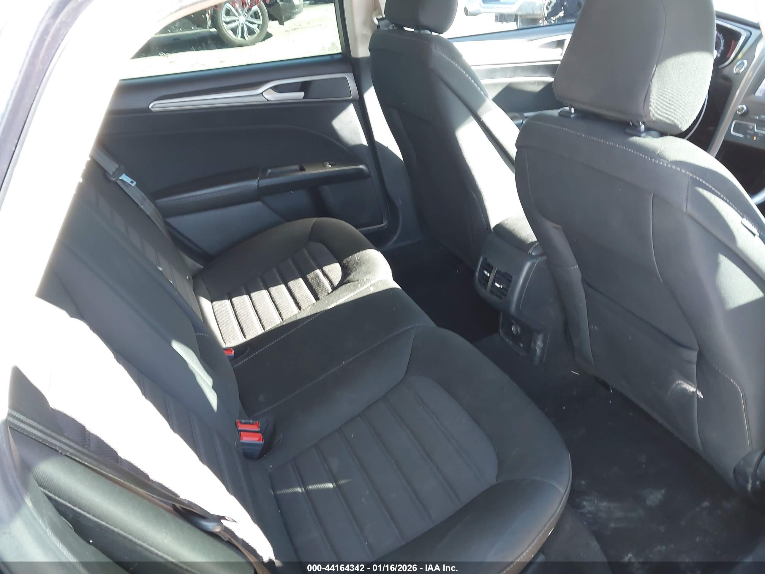 FORD FUSION image 8