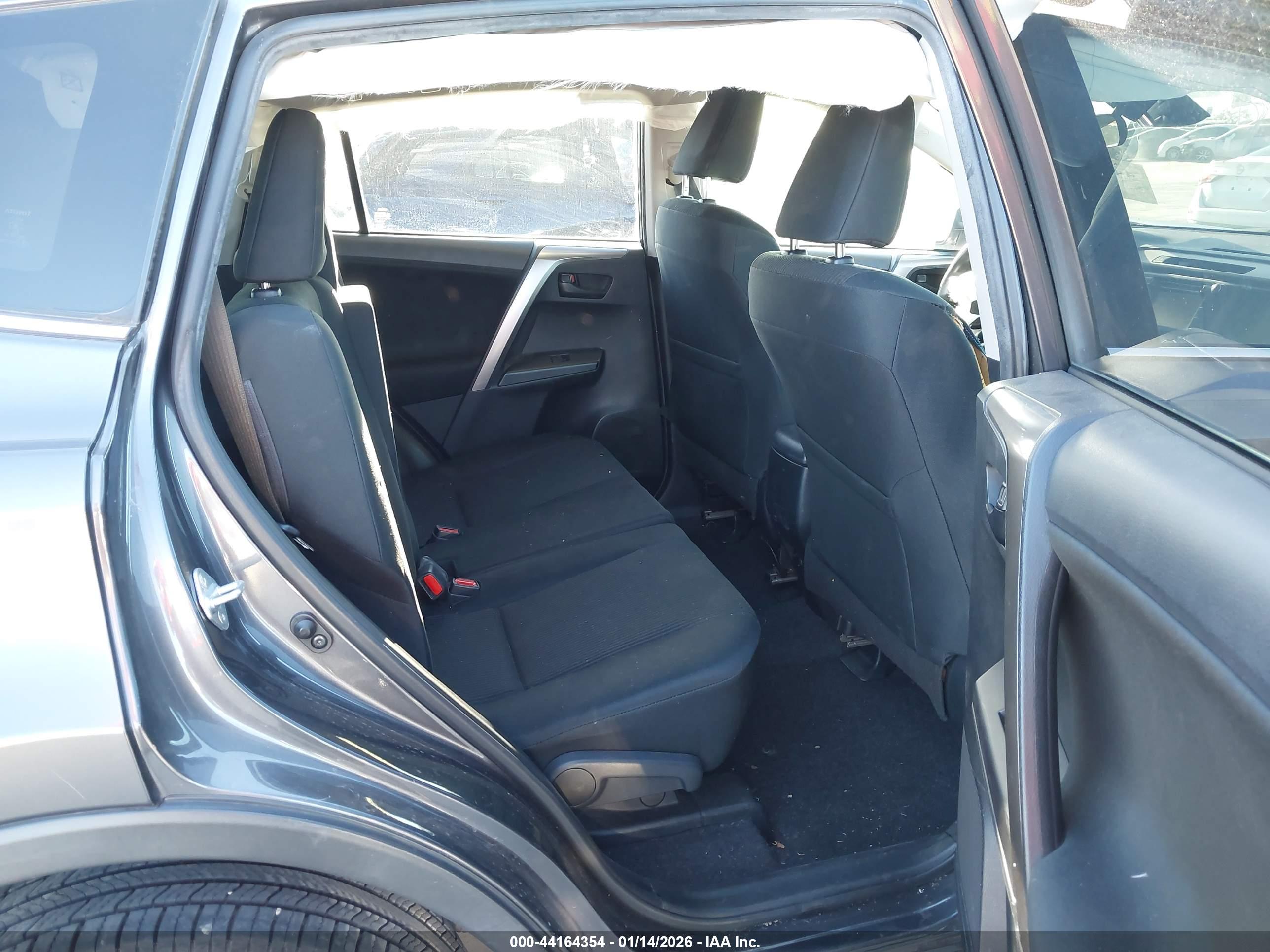 TOYOTA RAV4 image 8