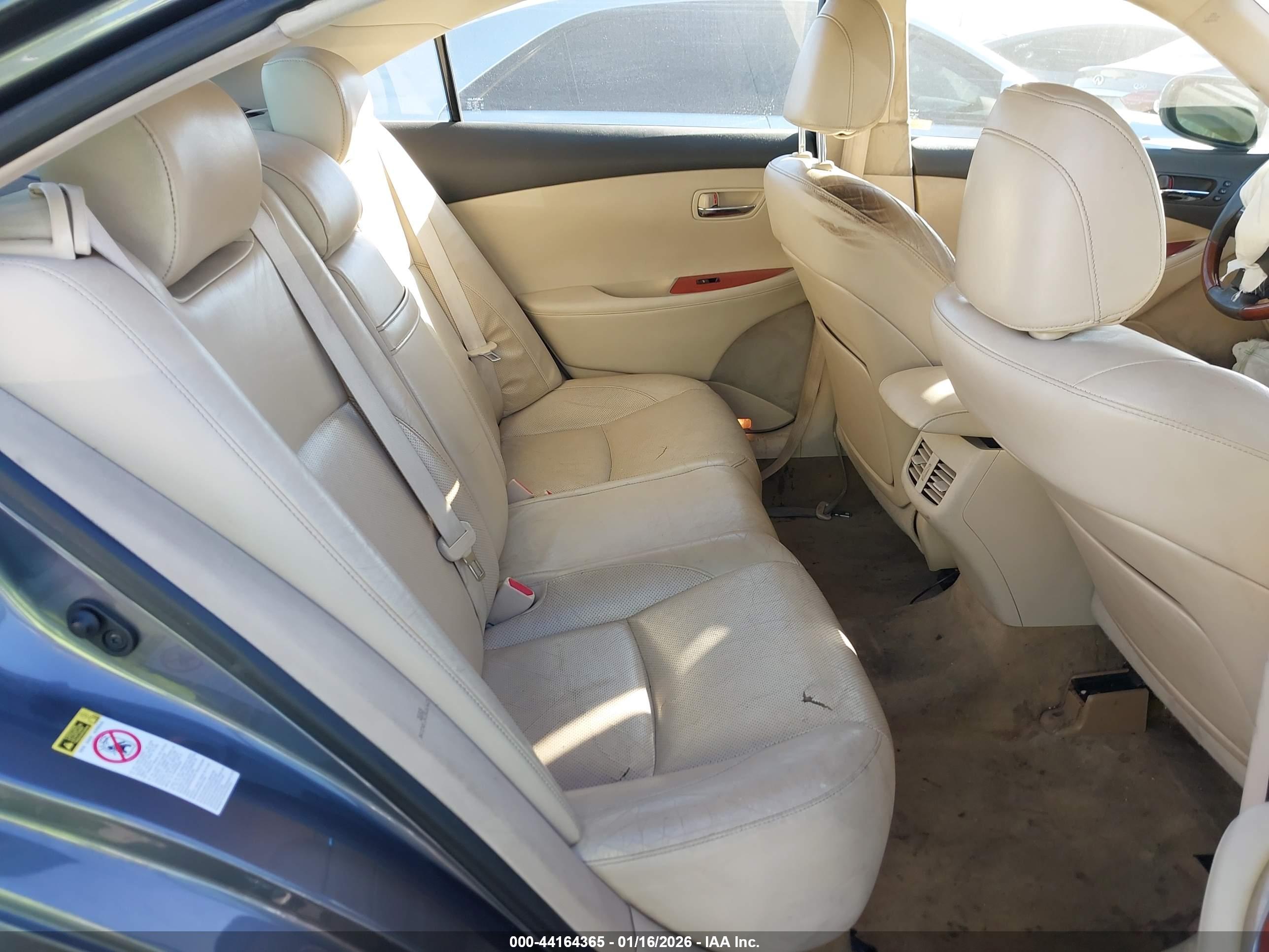LEXUS ES image 8