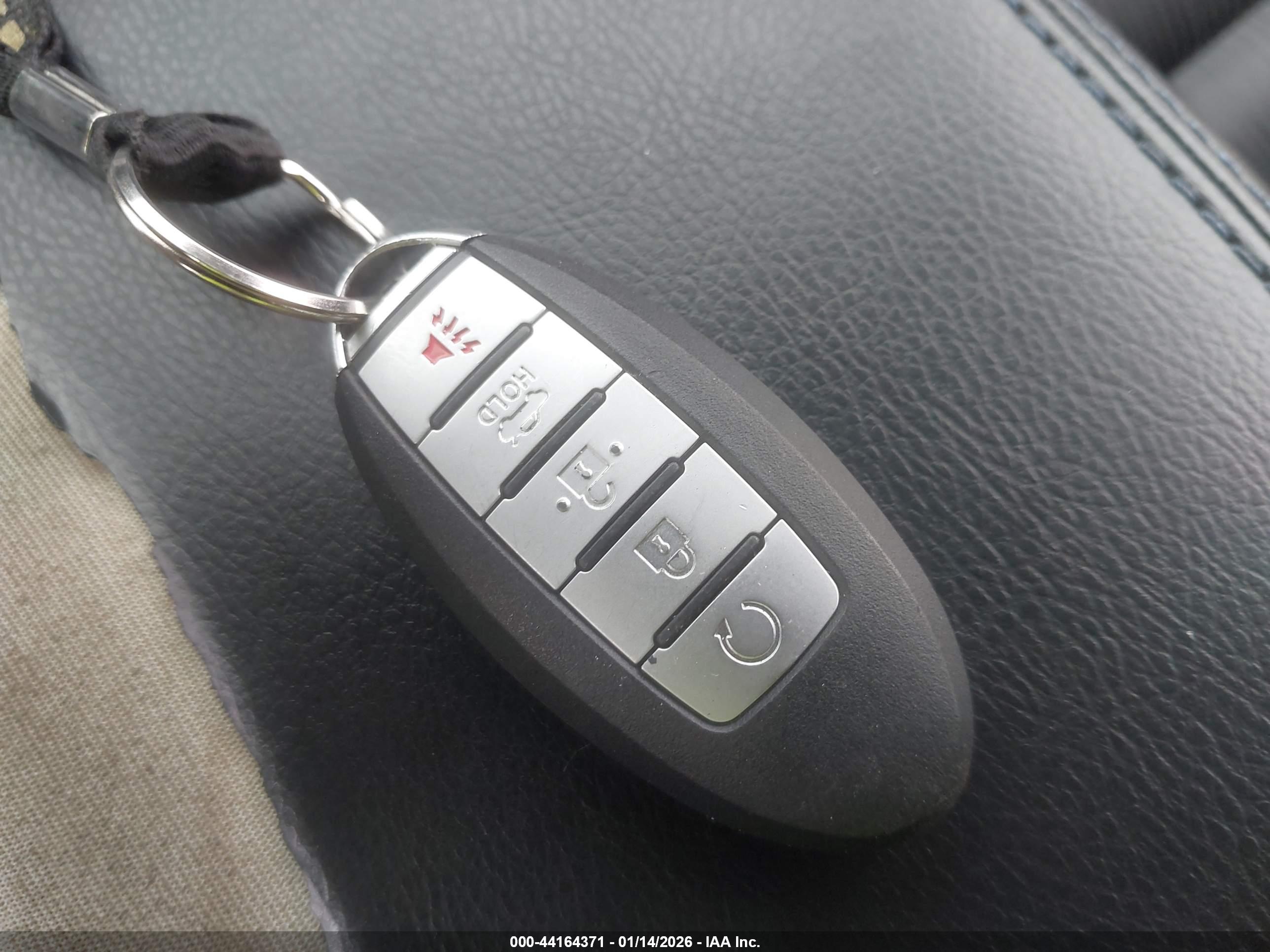 NISSAN MAXIMA image 11