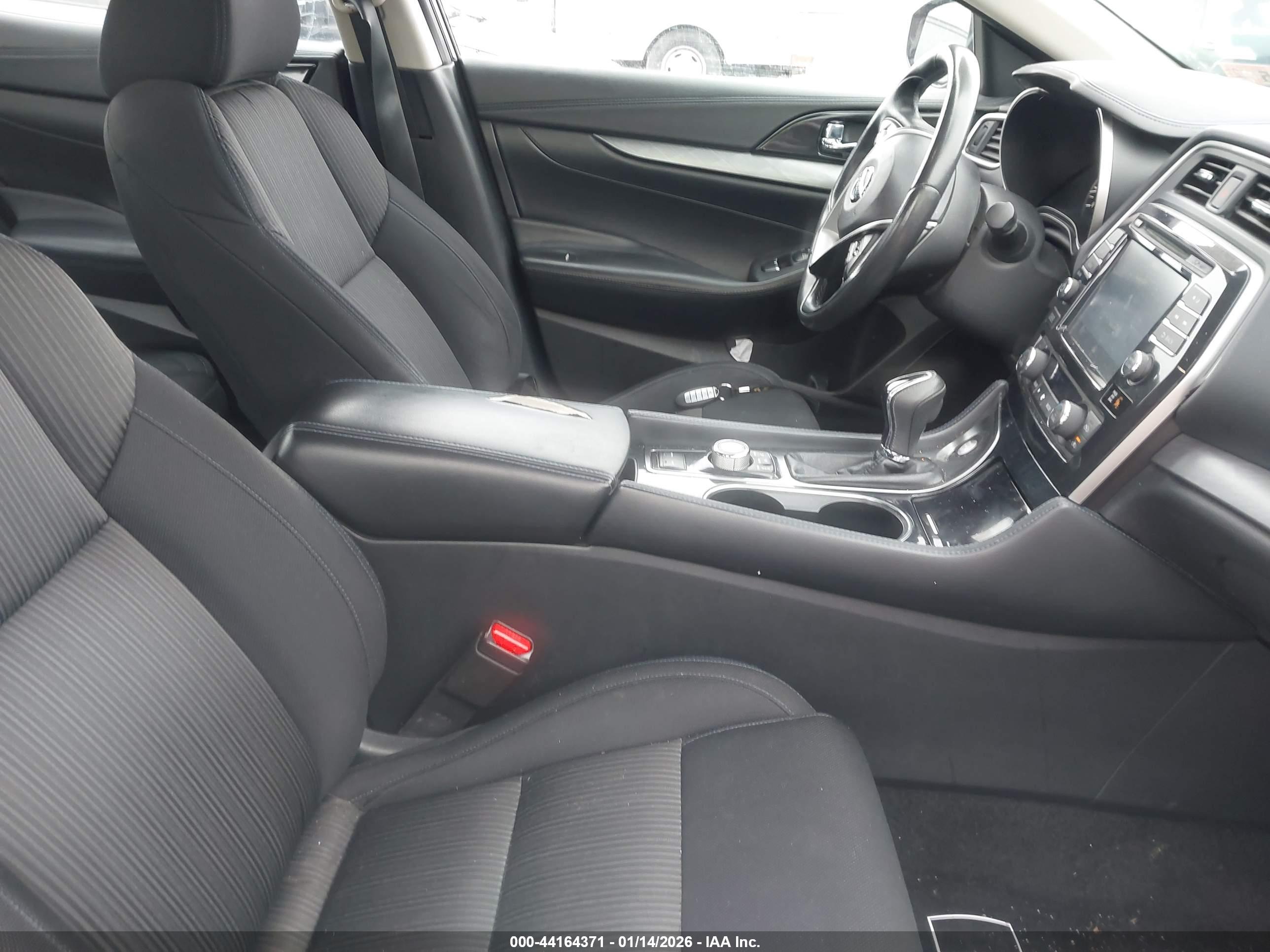 NISSAN MAXIMA image 5