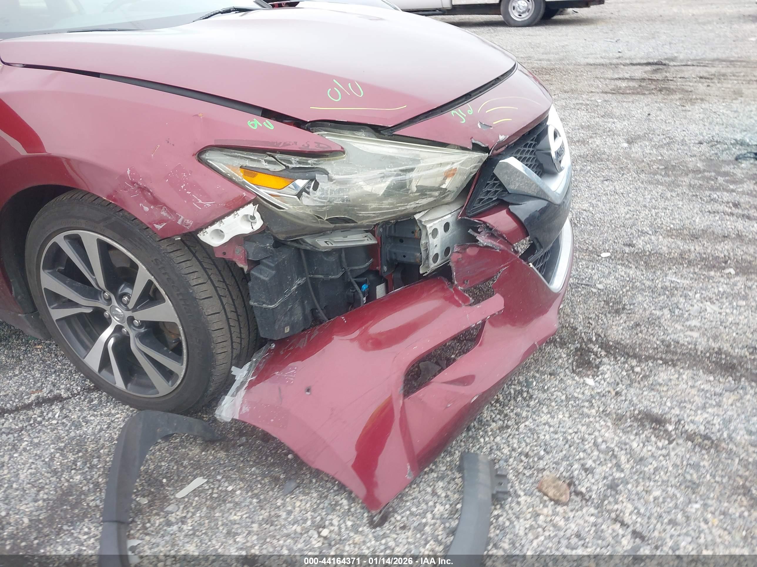 NISSAN MAXIMA image 6