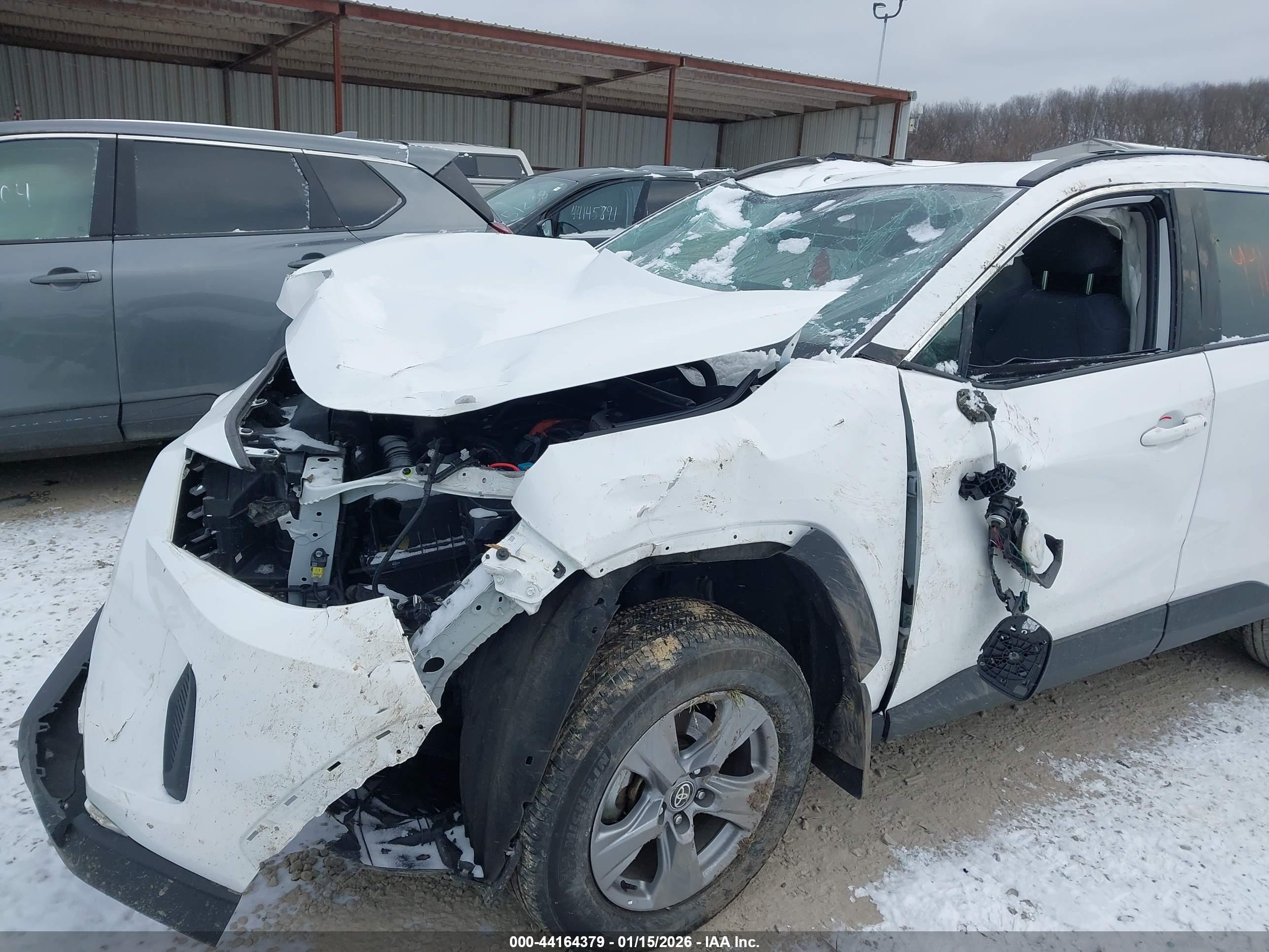 TOYOTA RAV4 image 6