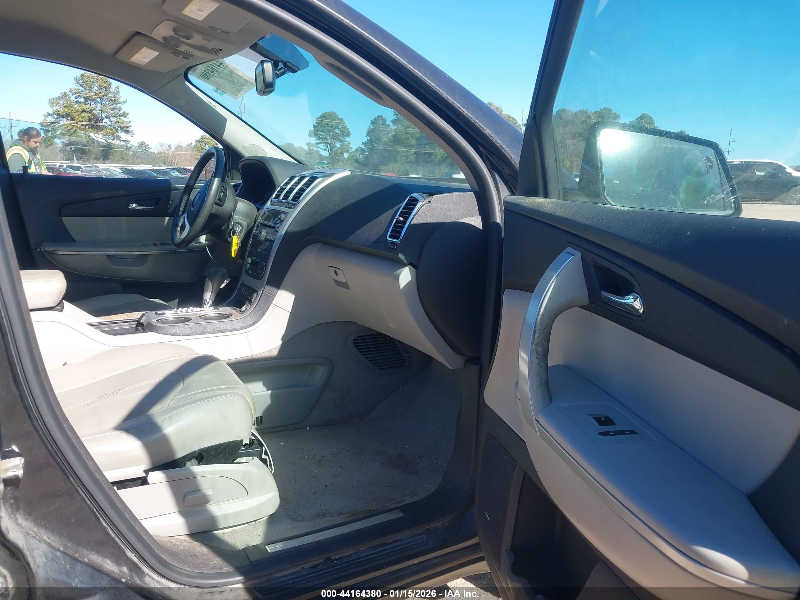 GMC ACADIA image 5