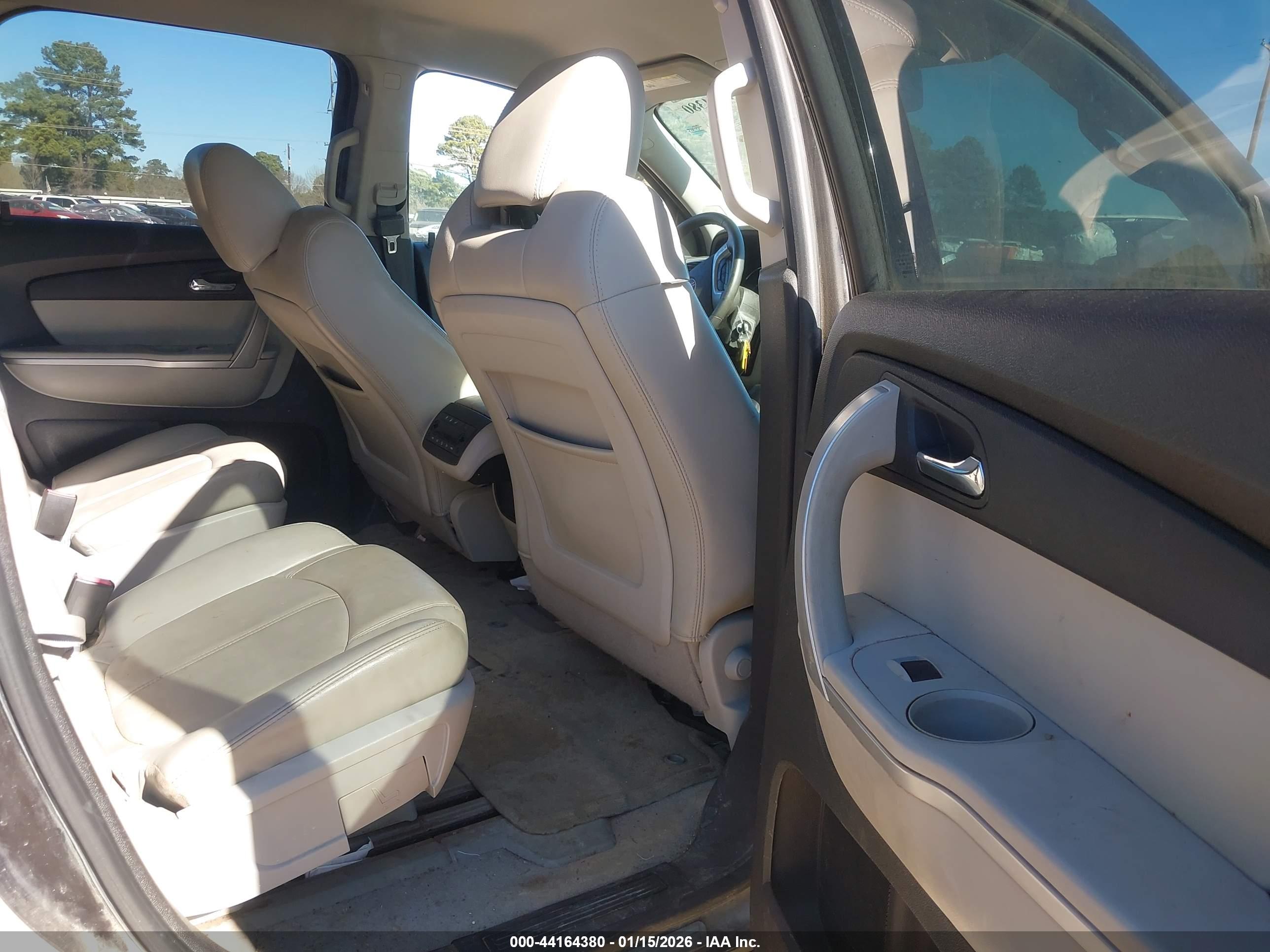 GMC ACADIA image 8