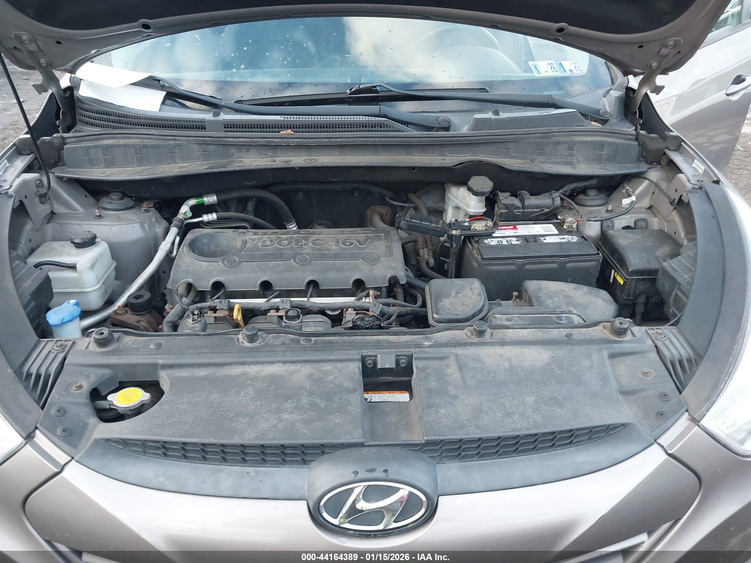 HYUNDAI TUCSON image 10