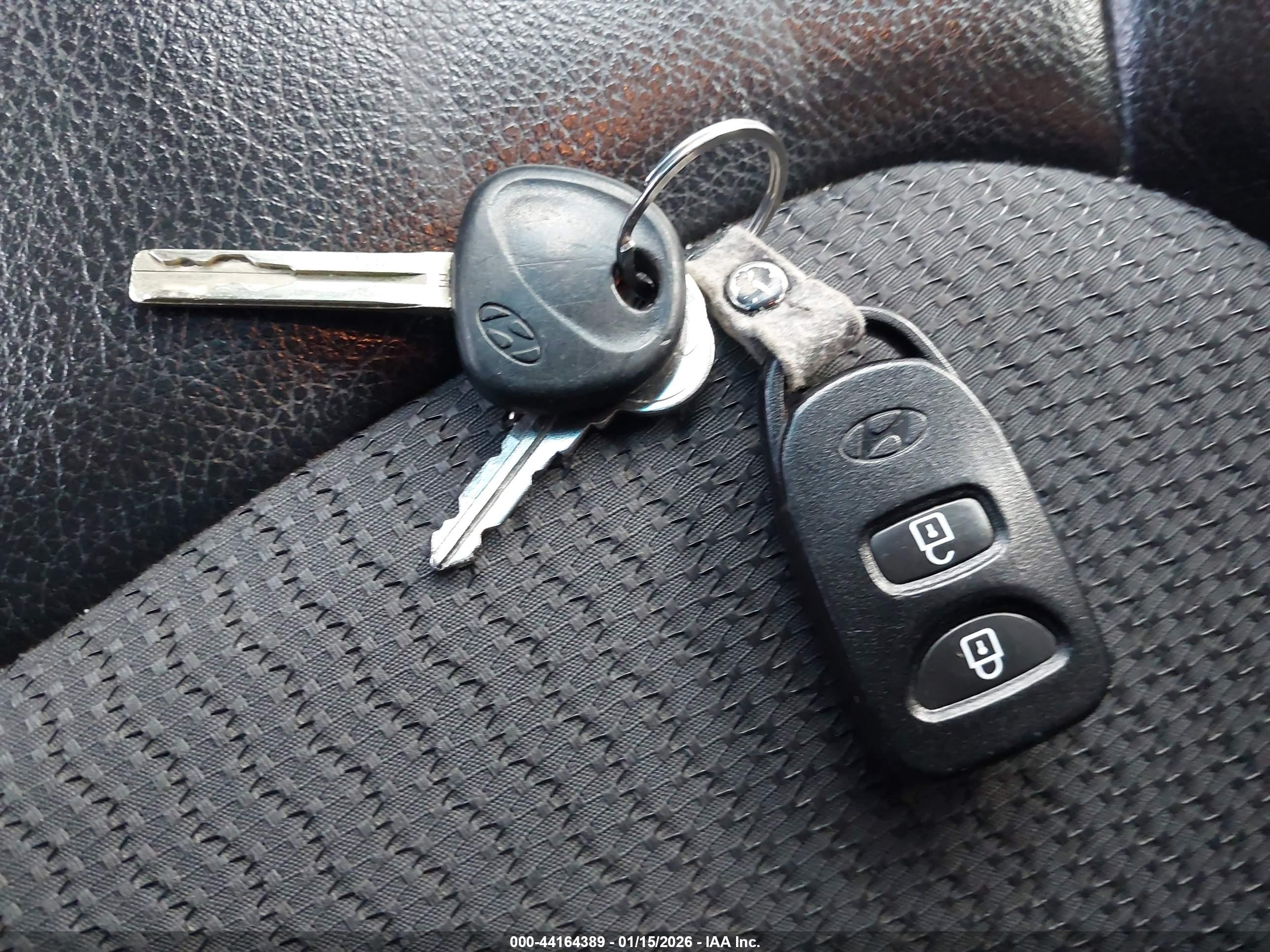 HYUNDAI TUCSON image 11