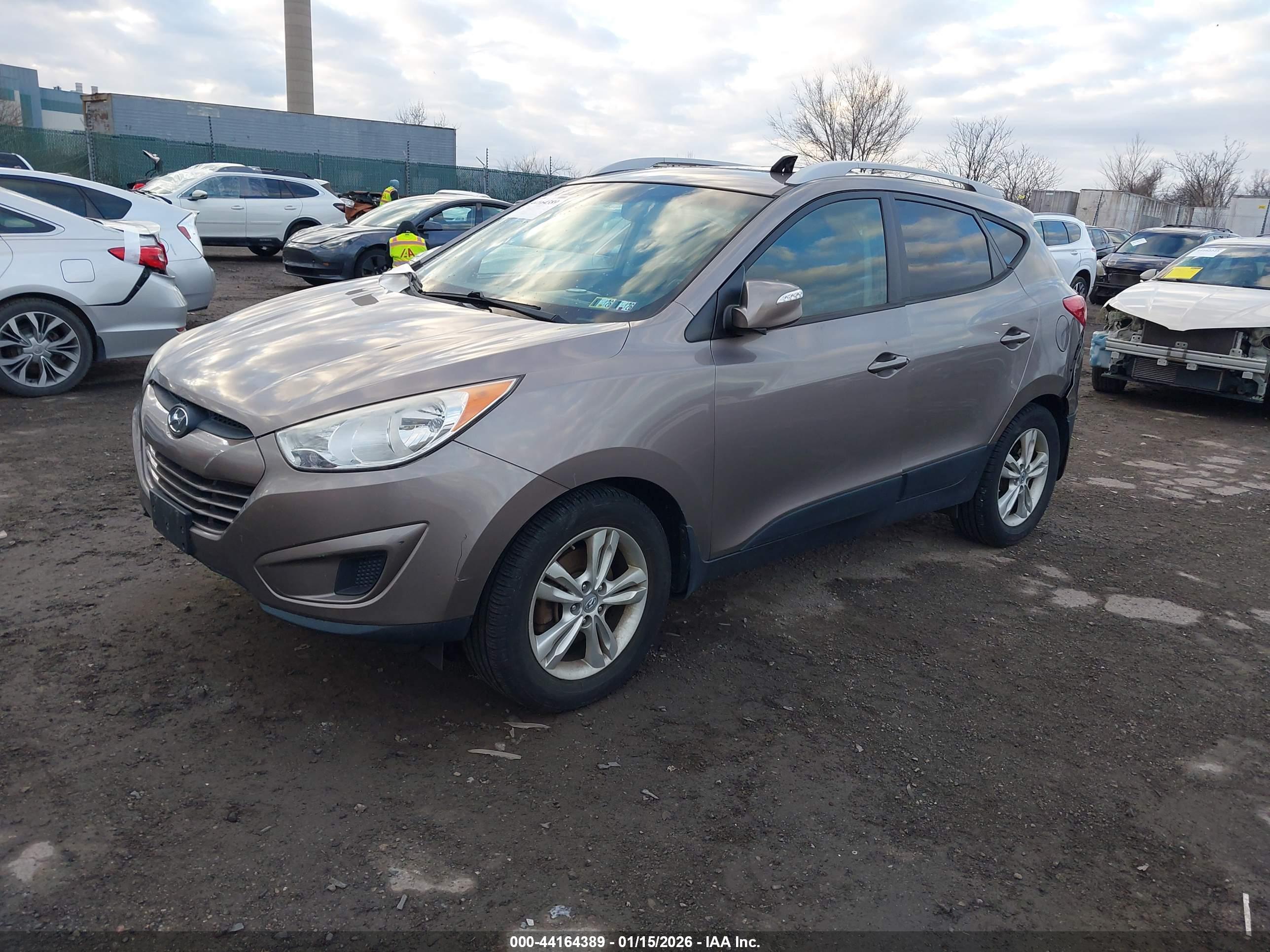 HYUNDAI TUCSON image 2