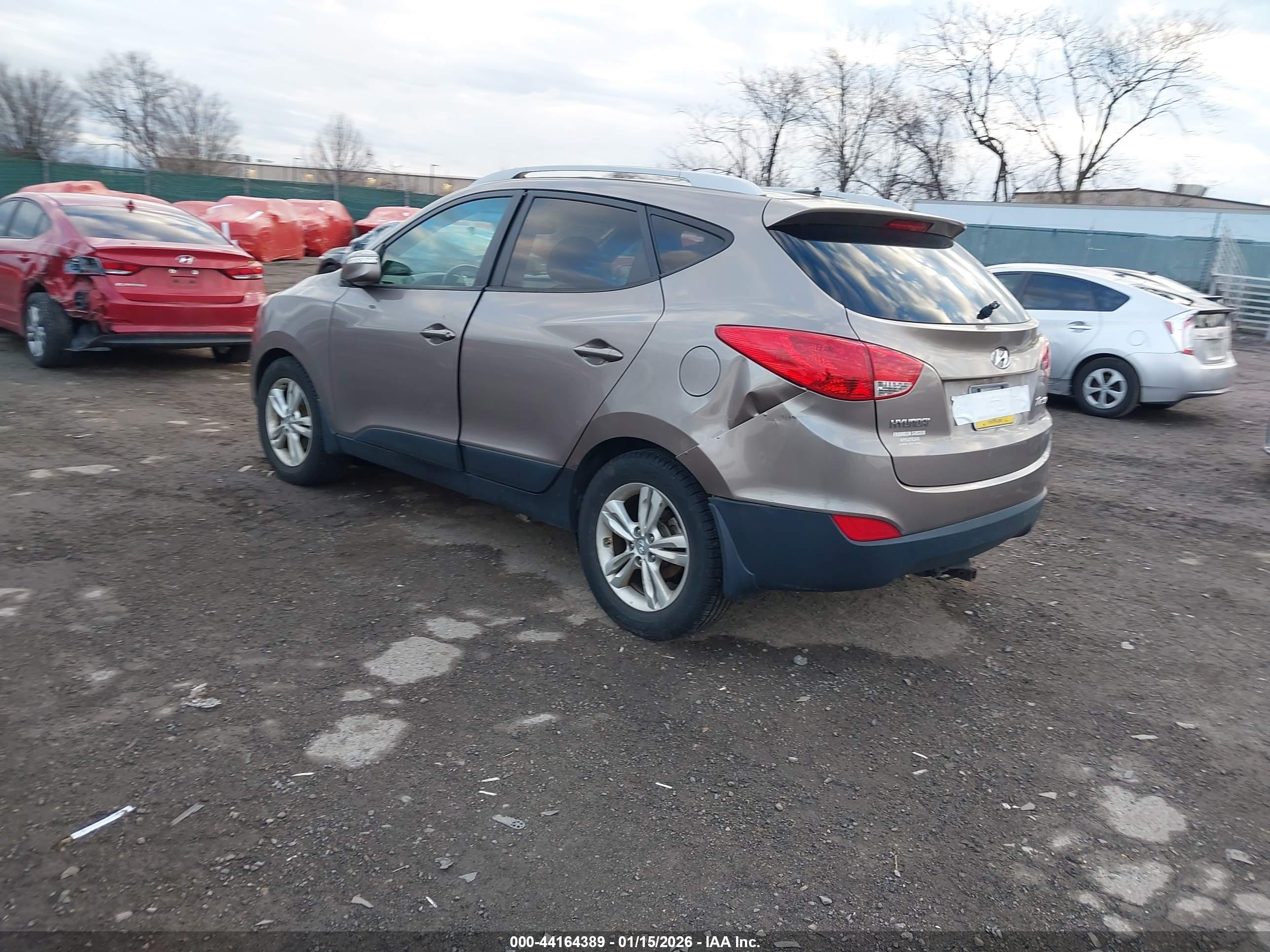 HYUNDAI TUCSON image 3