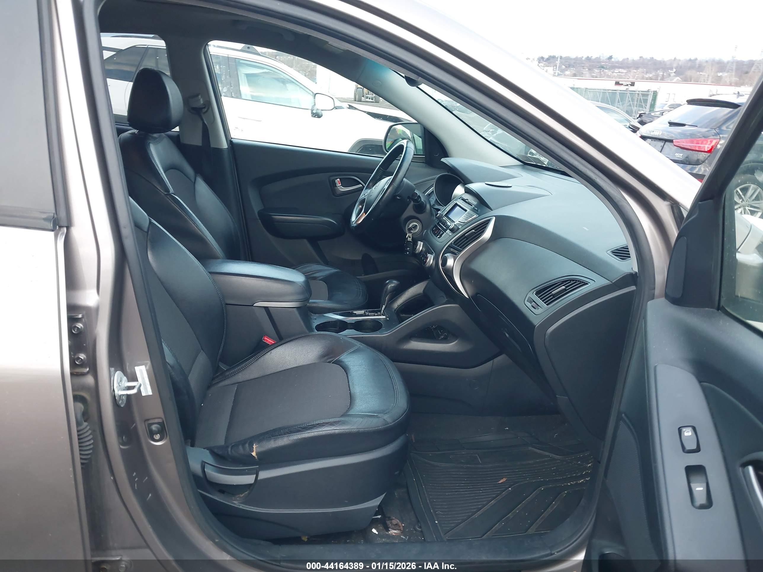 HYUNDAI TUCSON image 5