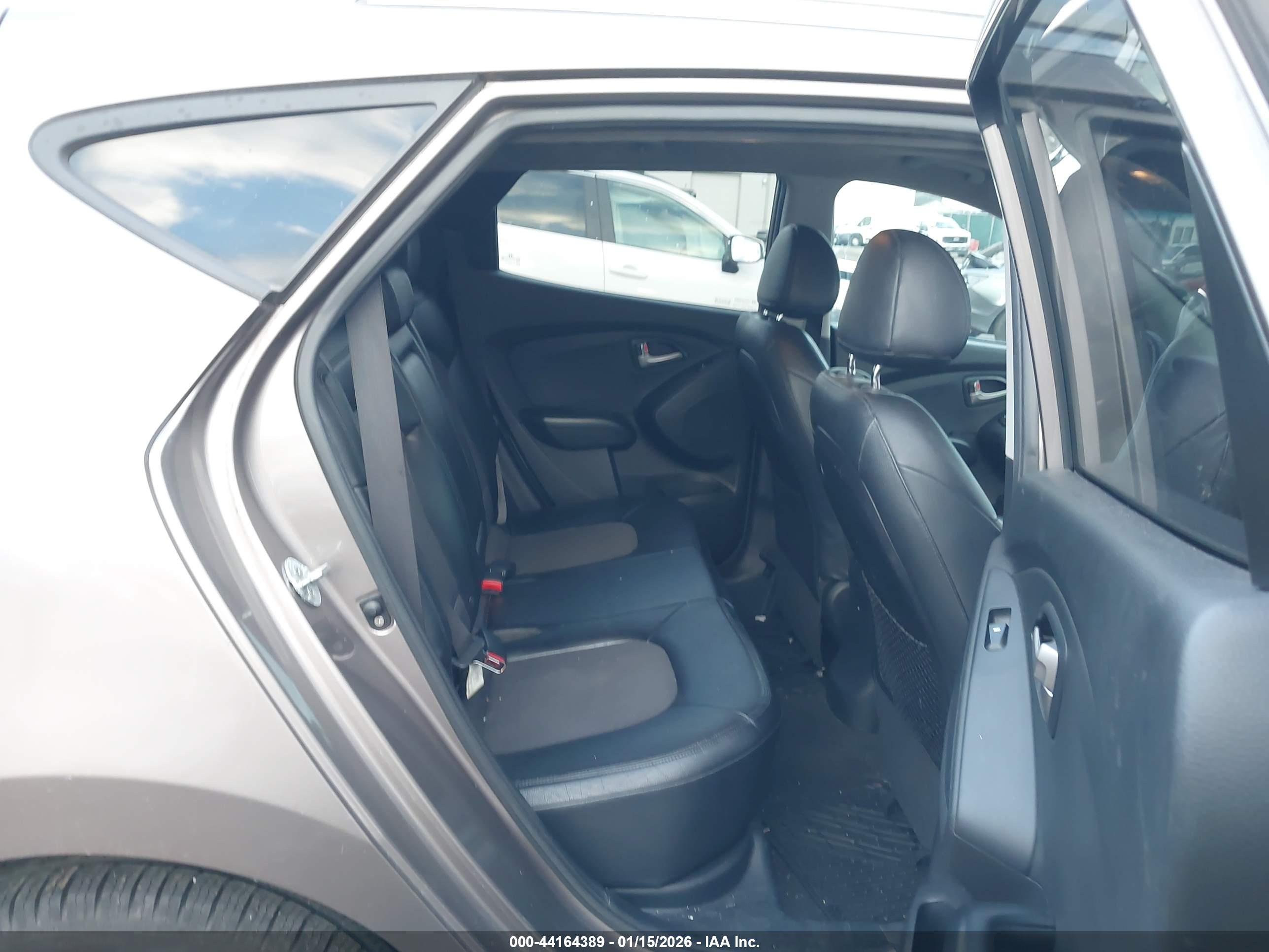 HYUNDAI TUCSON image 8