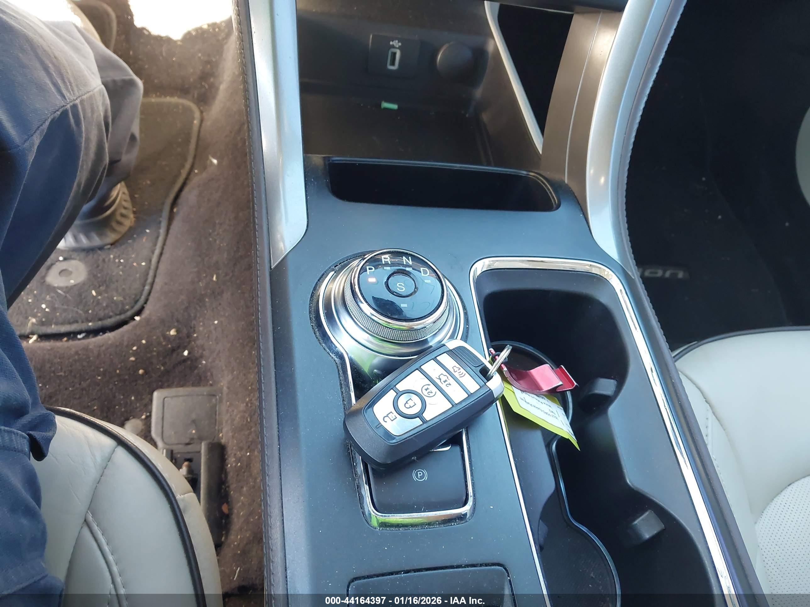 FORD FUSION image 11