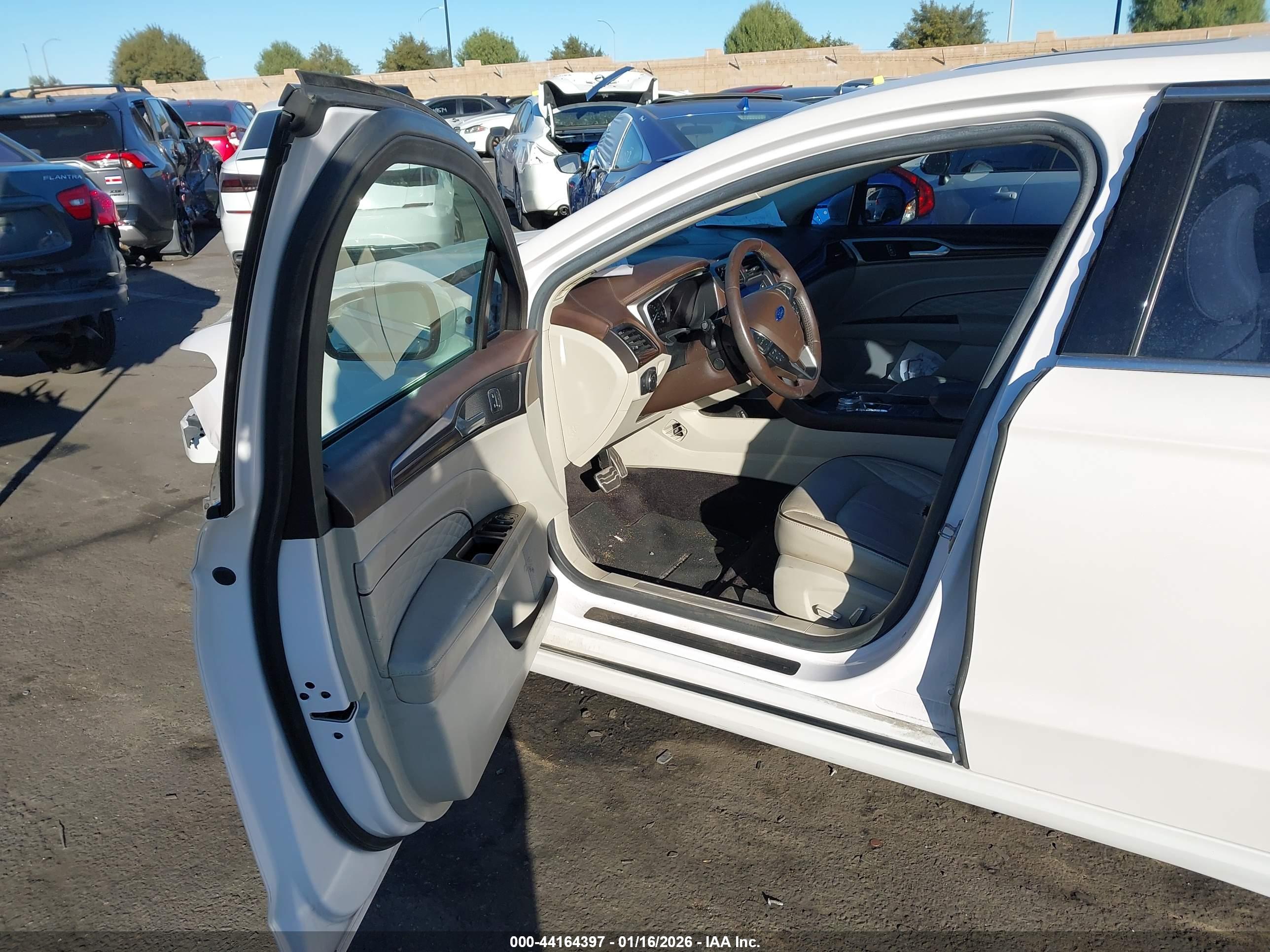 FORD FUSION image 5