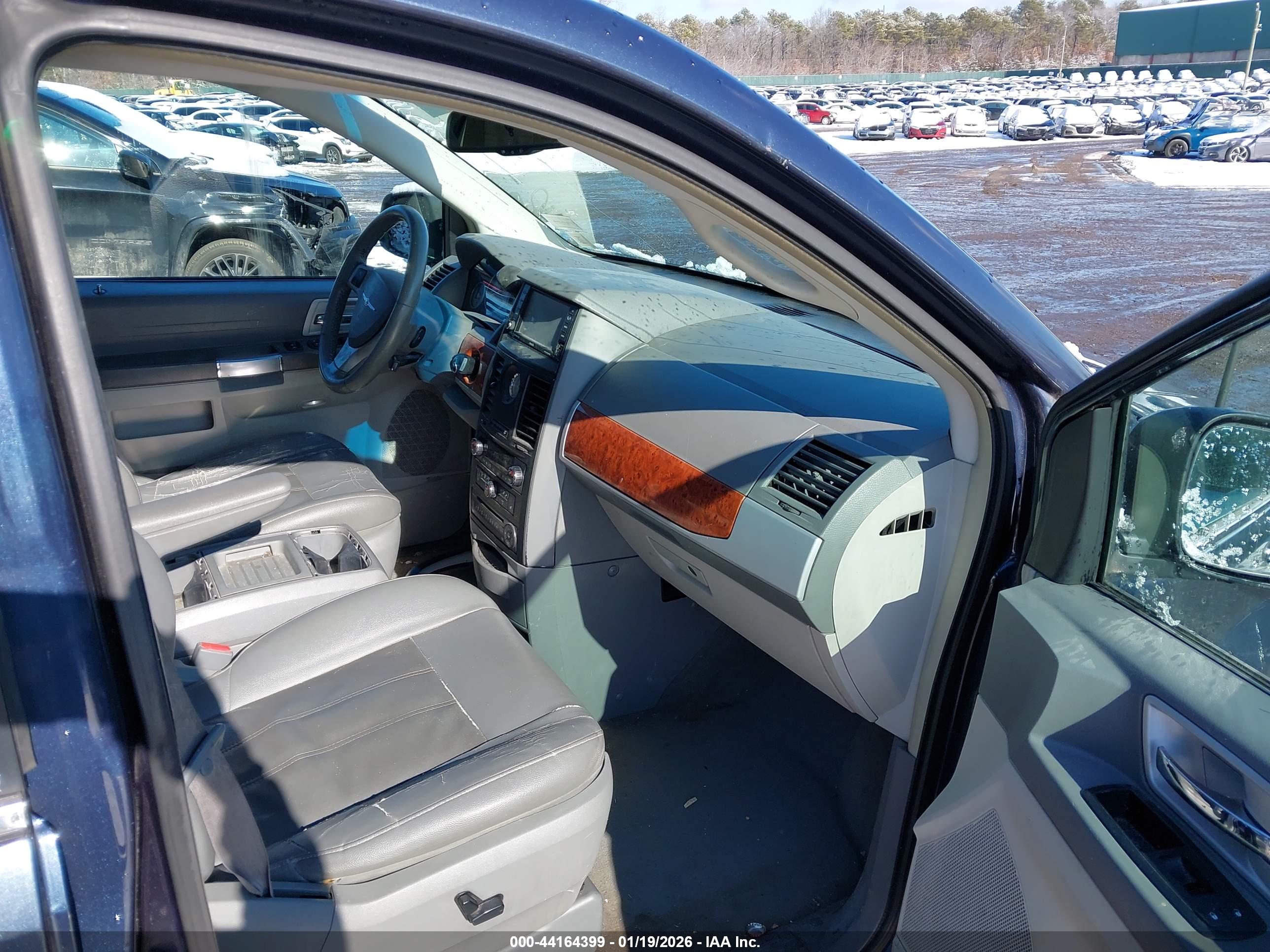 CHRYSLER TOWN image 5