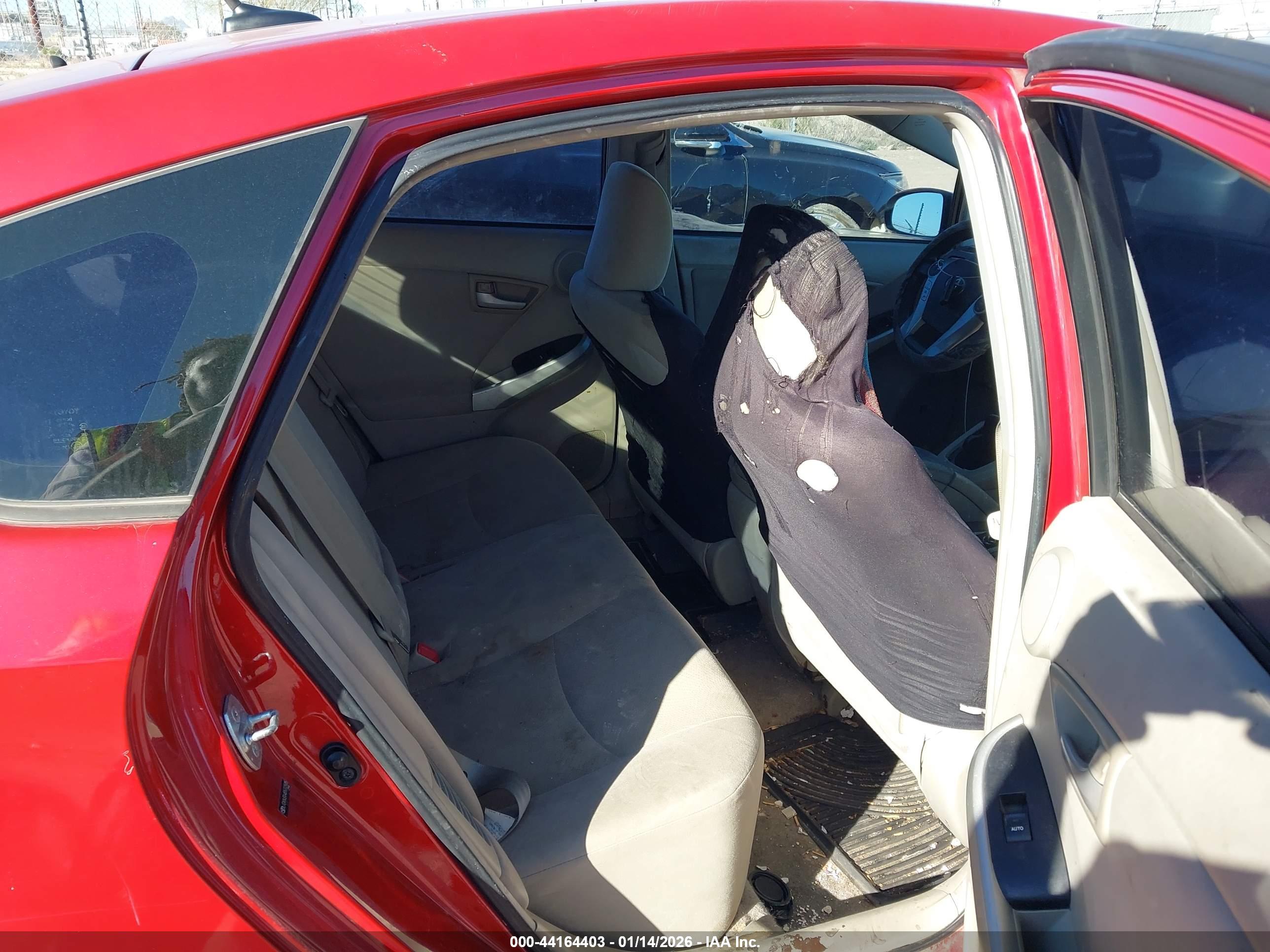 TOYOTA PRIUS image 8