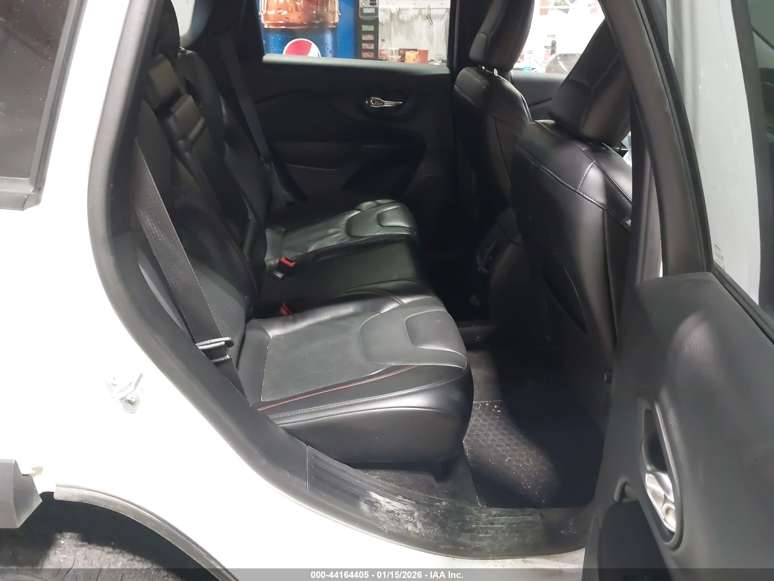 JEEP CHEROKEE image 8