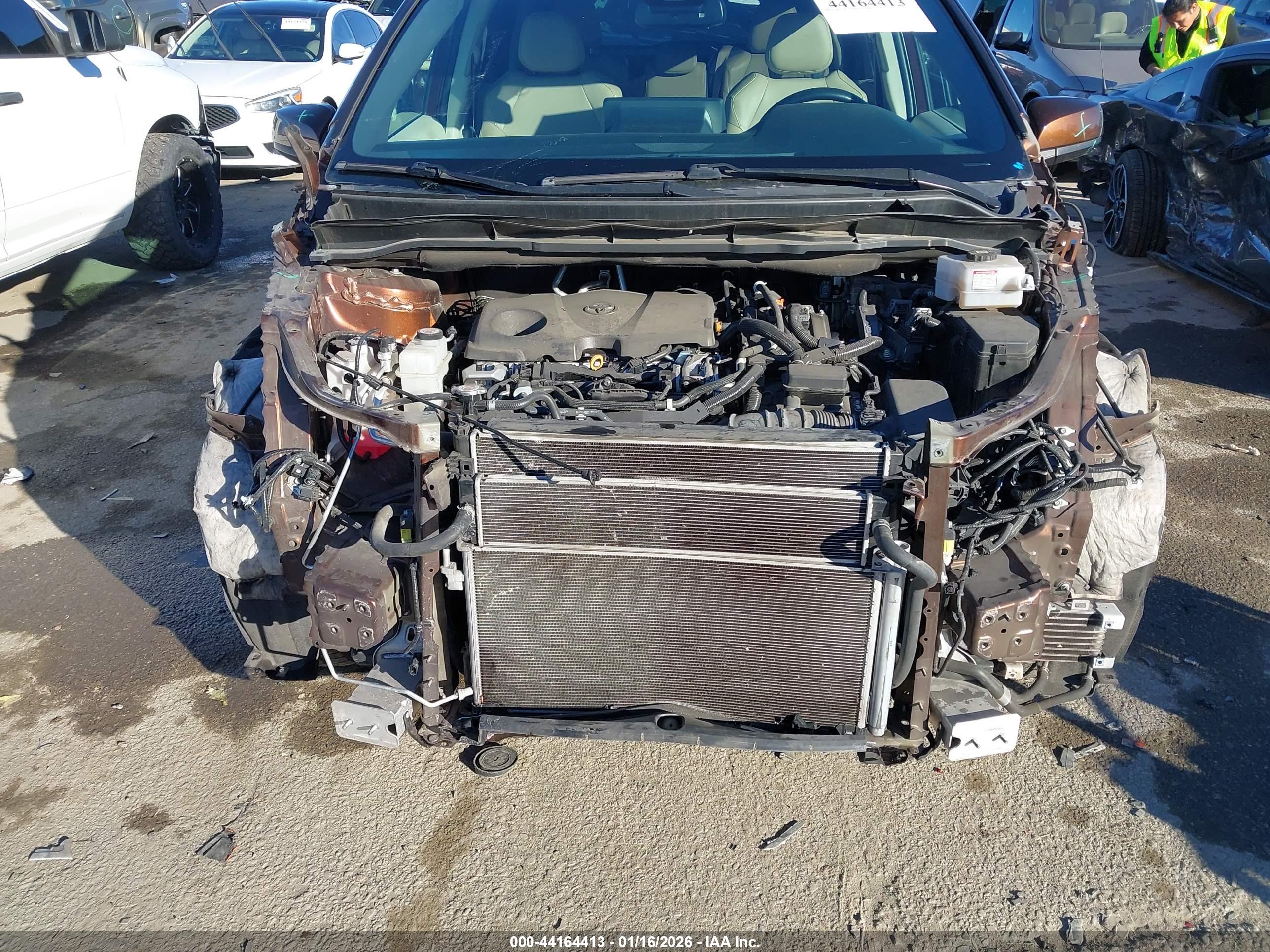 TOYOTA SIENNA image 6