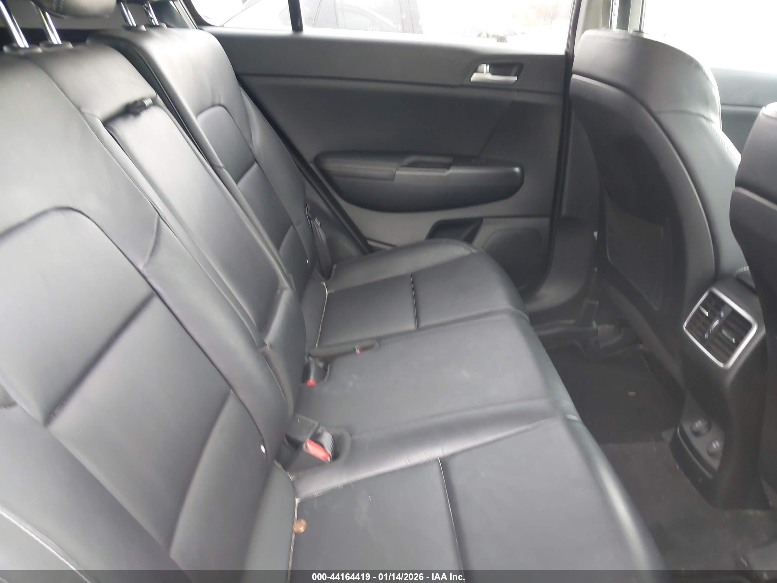 KIA SPORTAGE image 8