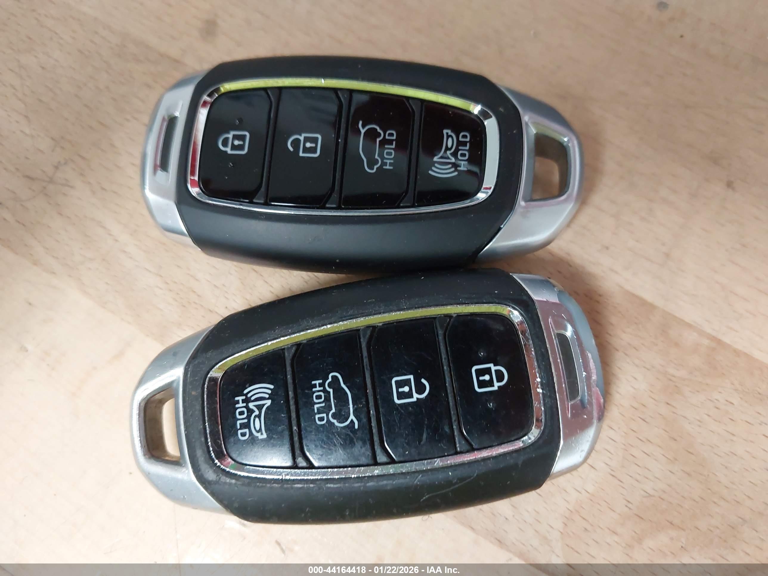 HYUNDAI SANTA image 11