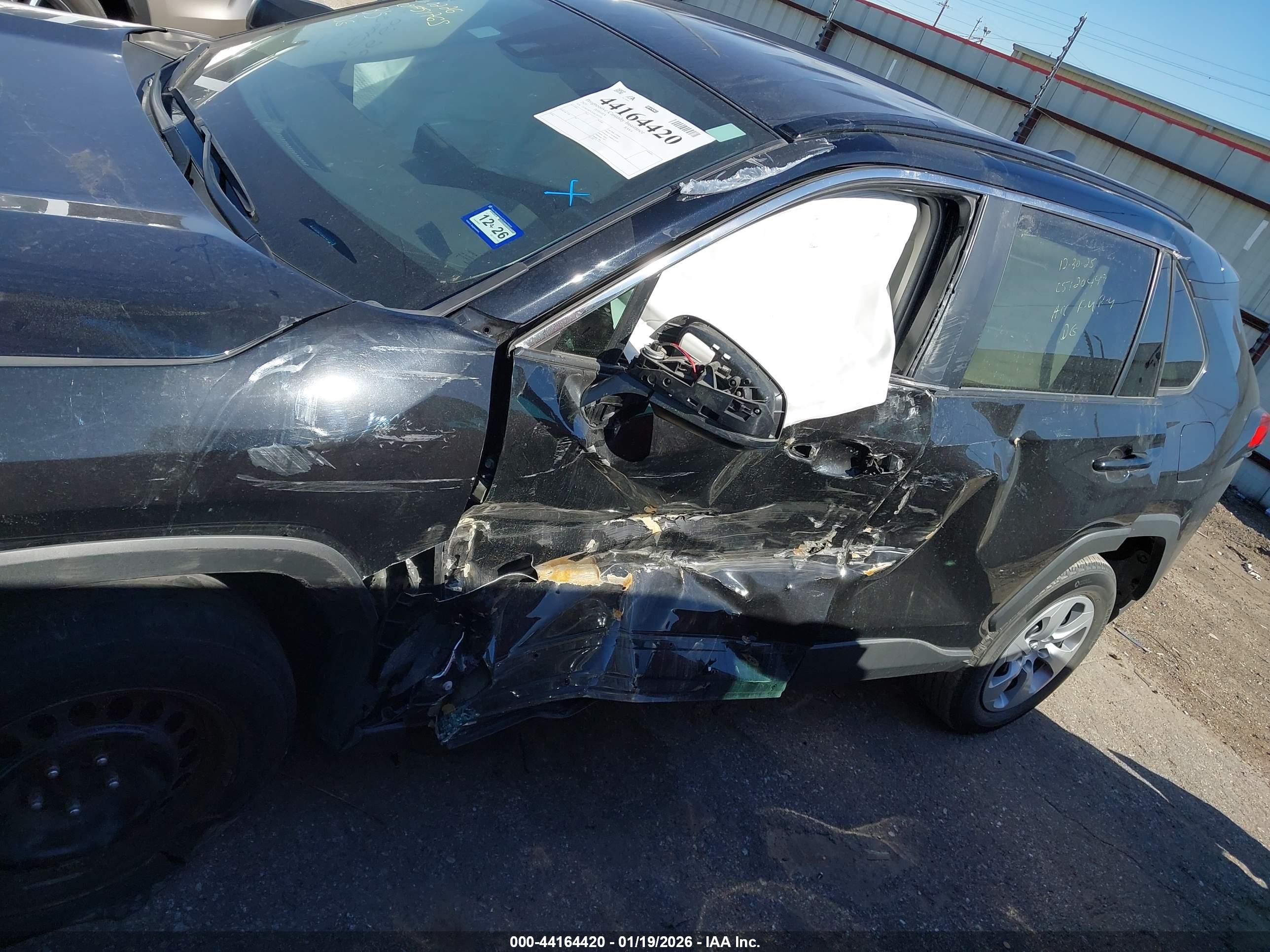 TOYOTA RAV4 image 6