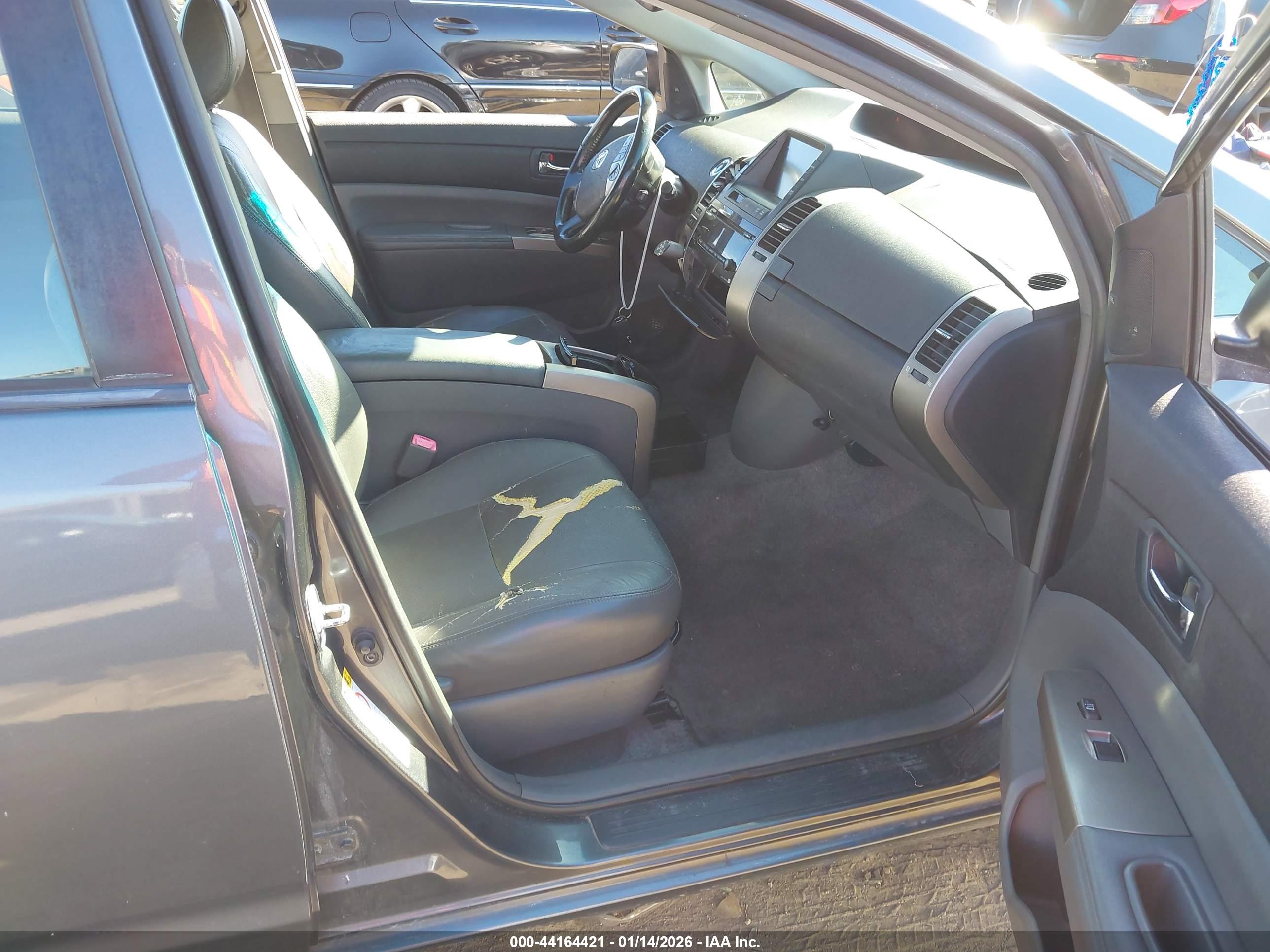 TOYOTA PRIUS image 5