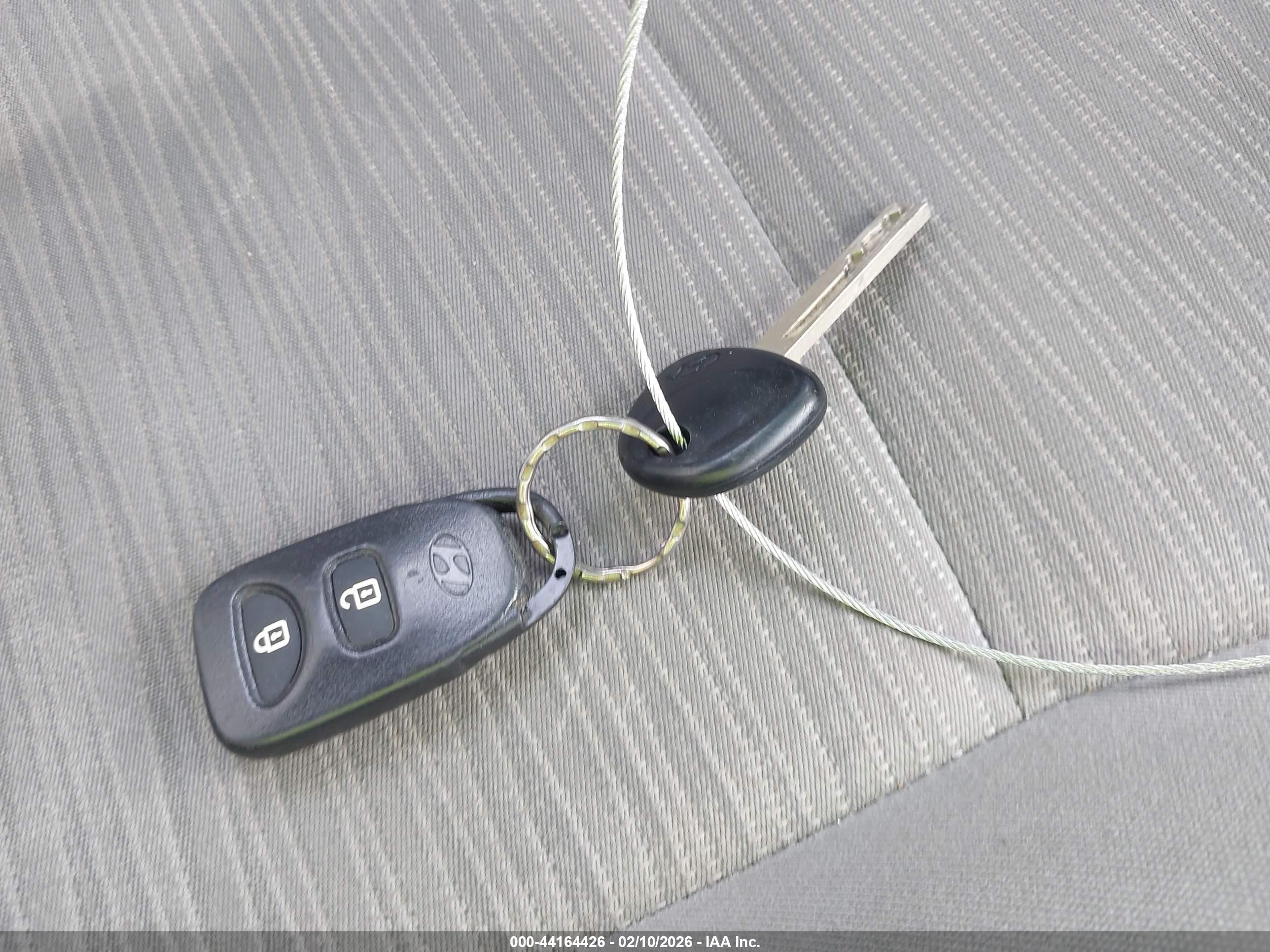 HYUNDAI ACCENT image 11
