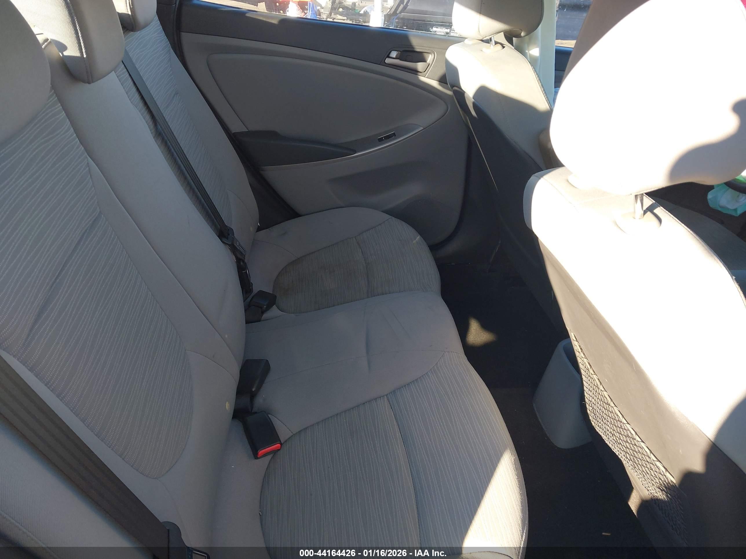 HYUNDAI ACCENT image 8