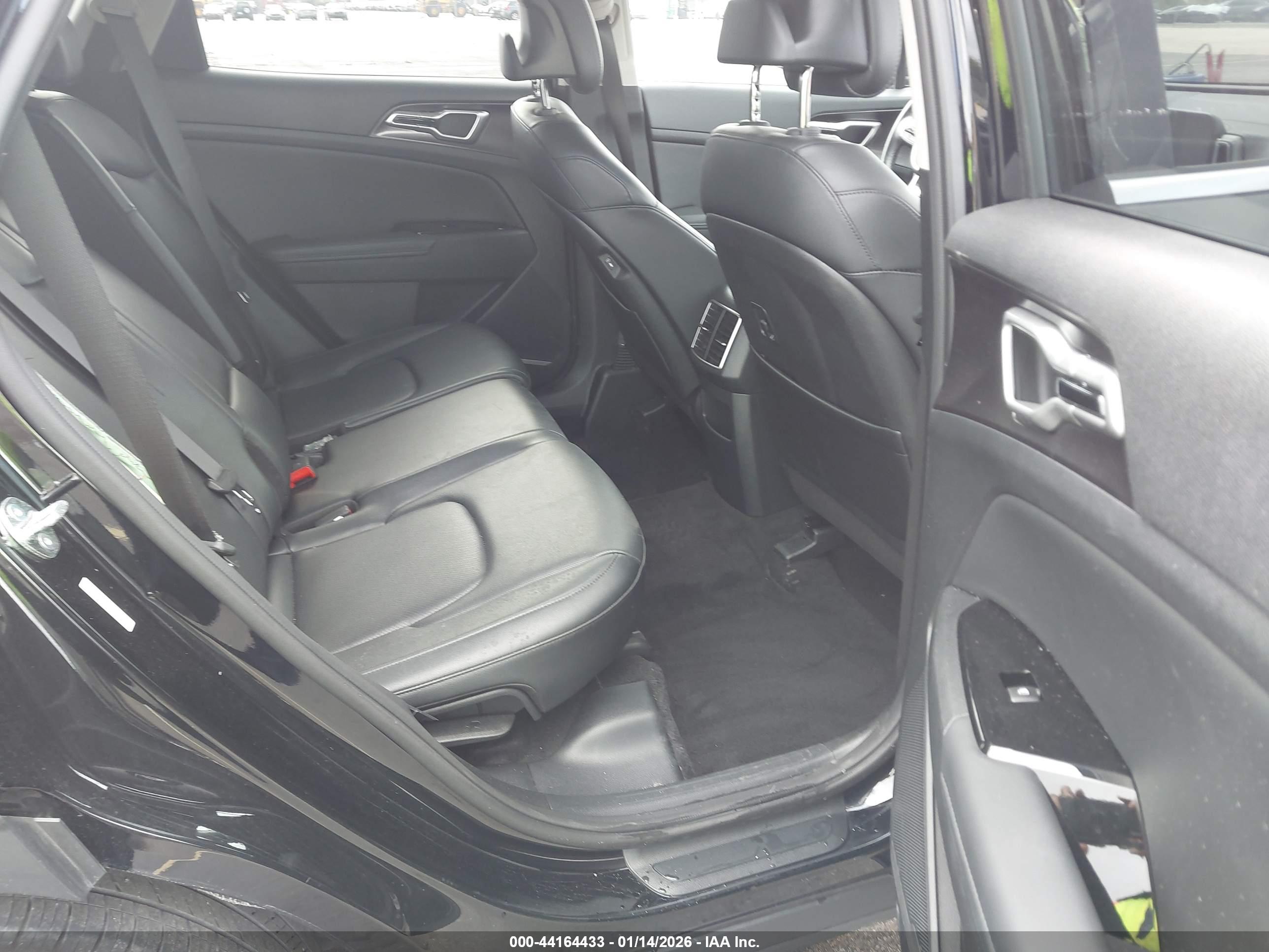 KIA SPORTAGE image 8
