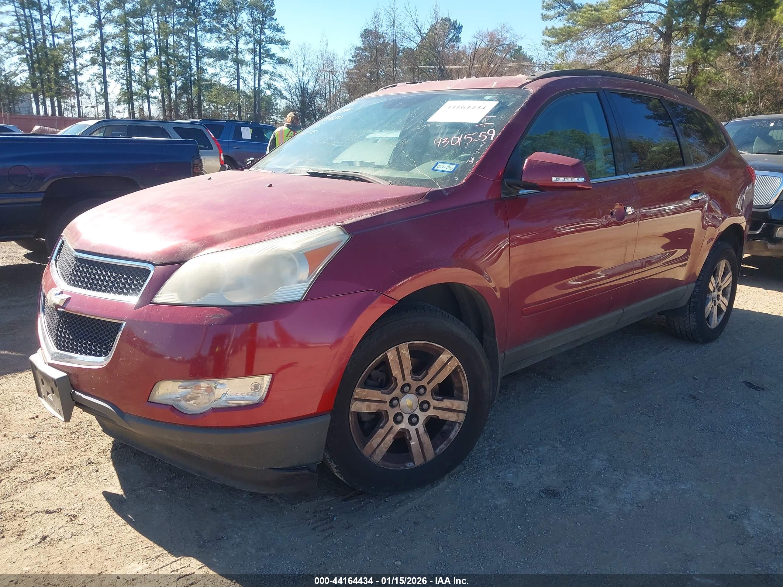 CHEVROLET TRAVERSE image 2