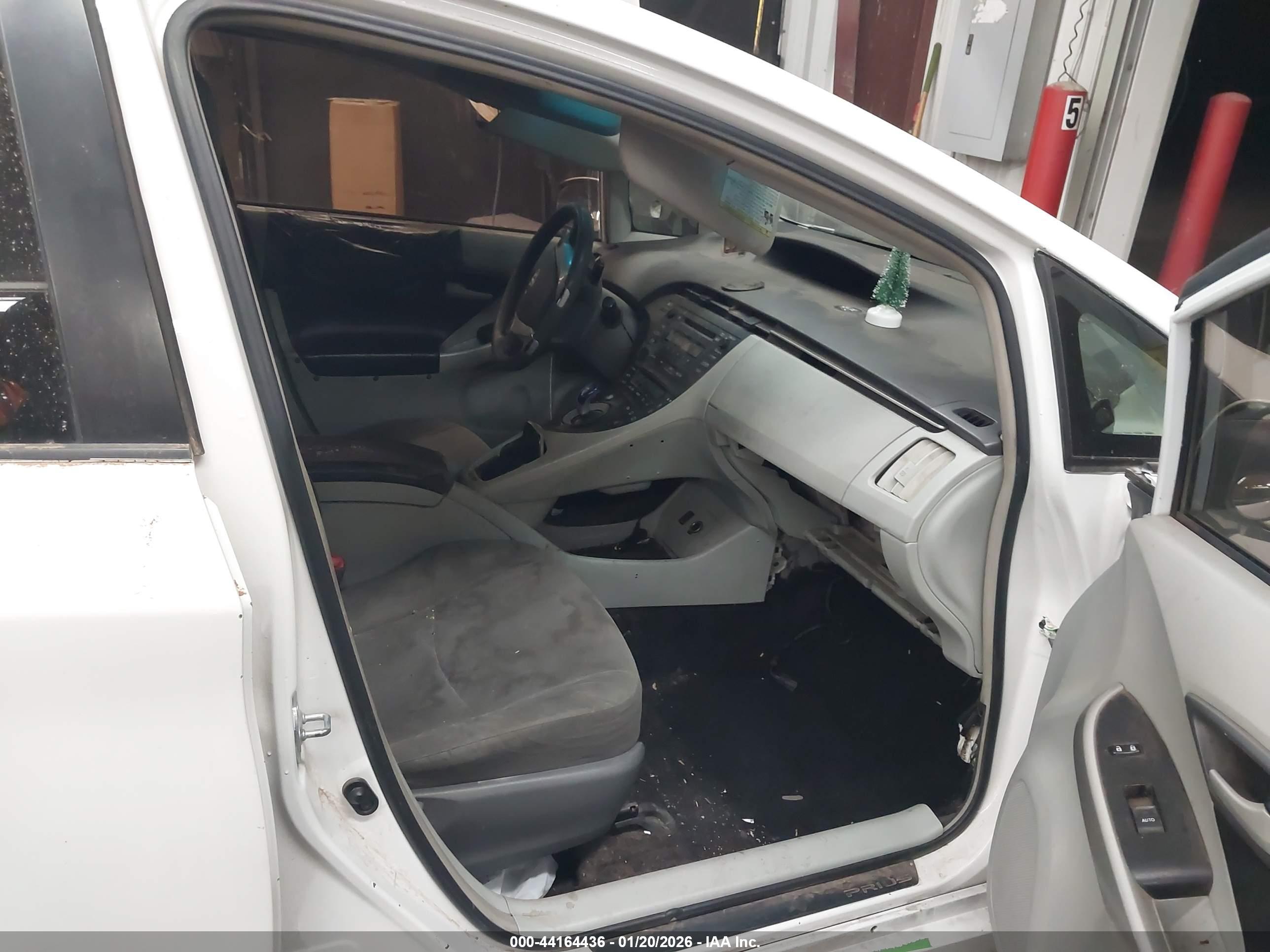 TOYOTA PRIUS image 5