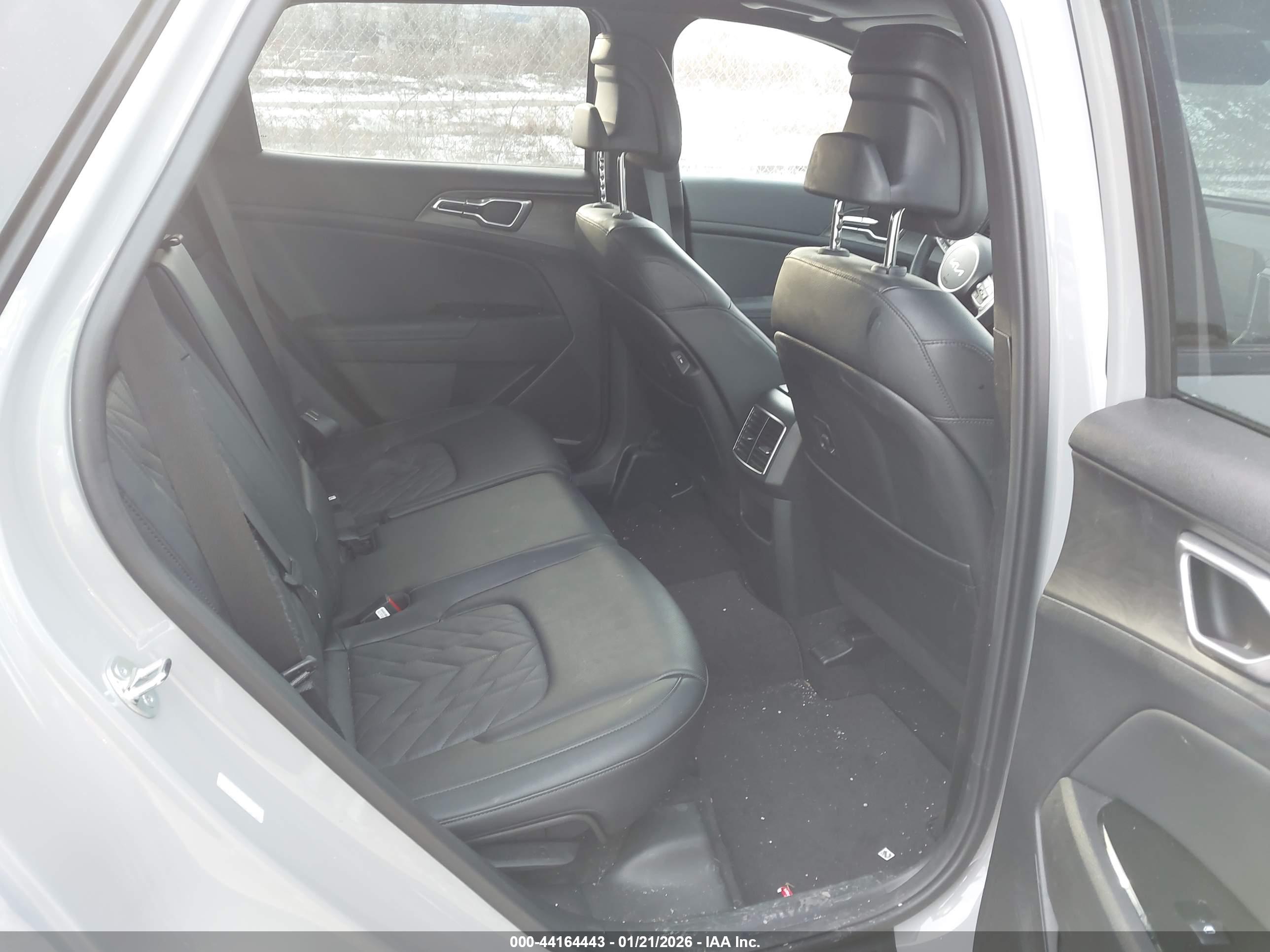 KIA SPORTAGE image 8
