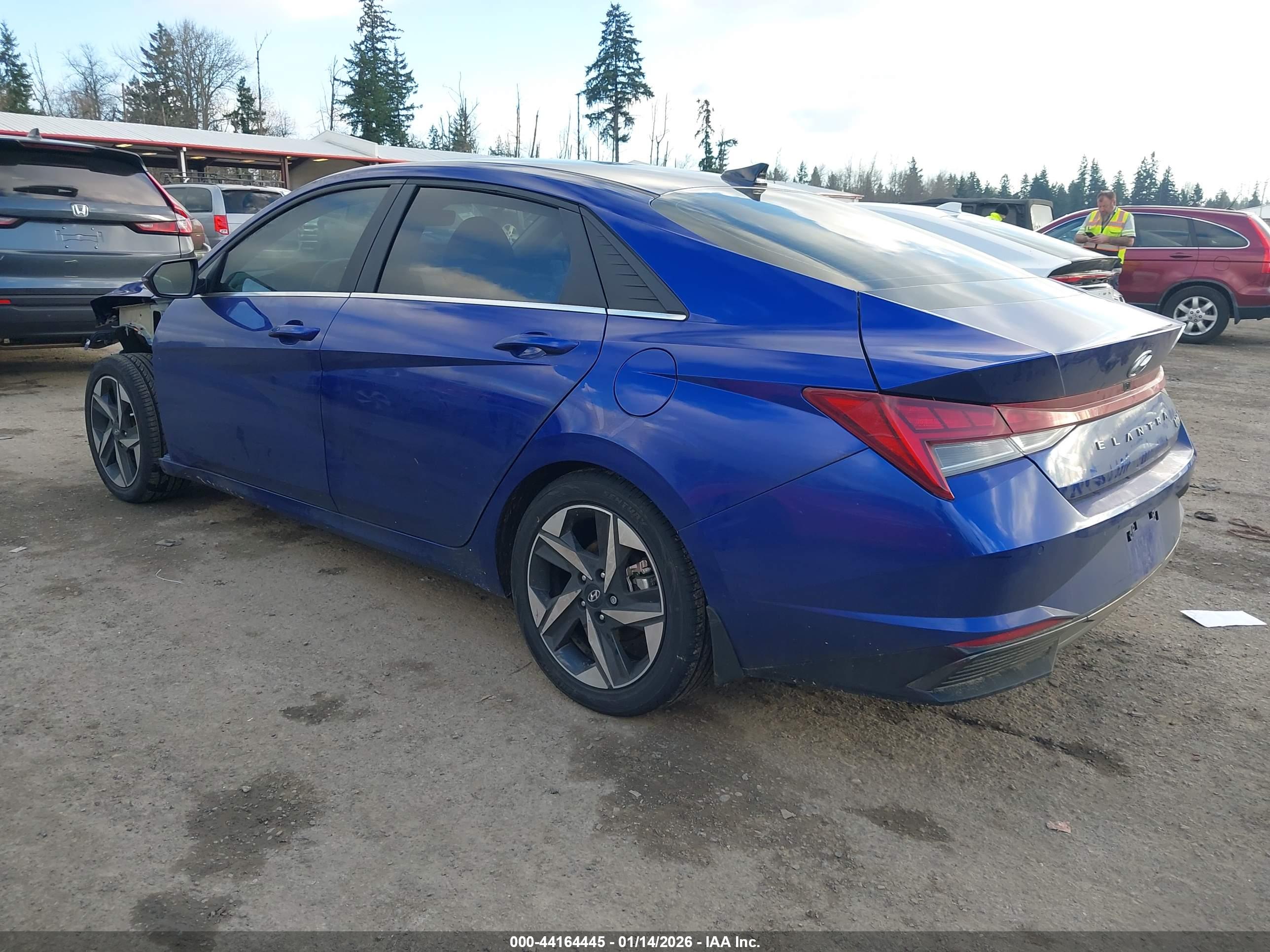 HYUNDAI ELANTRA image 3