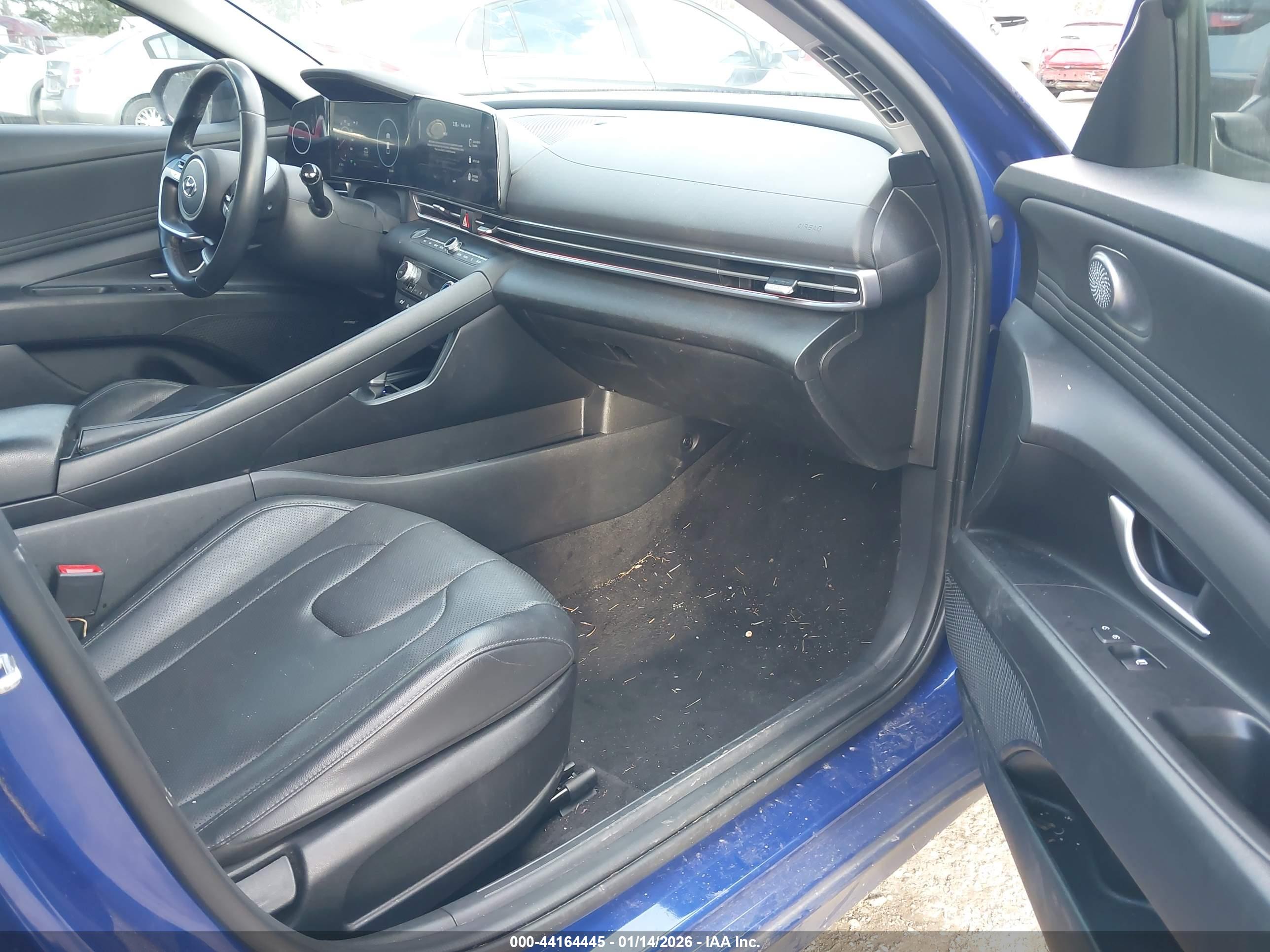 HYUNDAI ELANTRA image 5