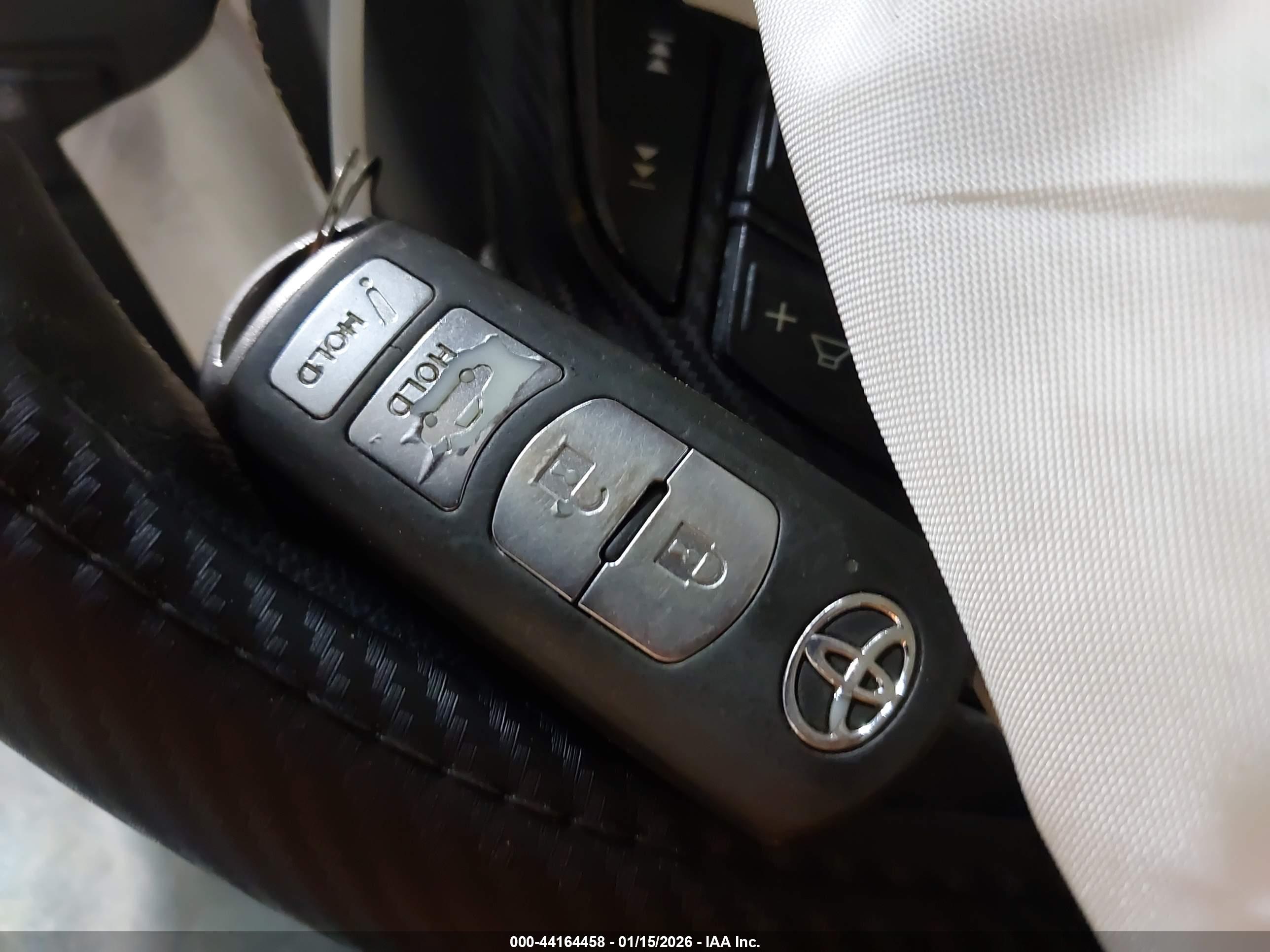 TOYOTA YARIS image 11
