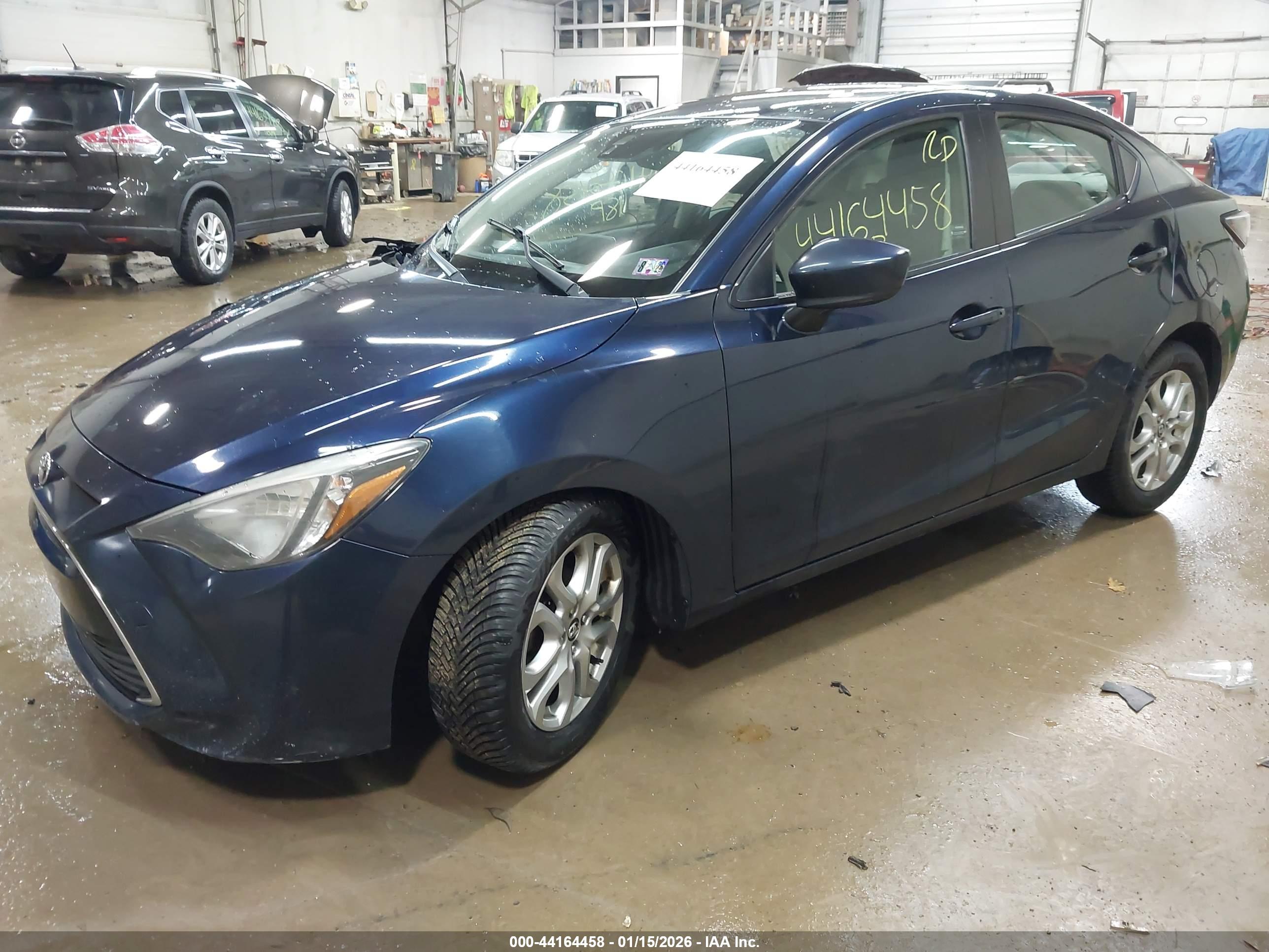 TOYOTA YARIS image 2