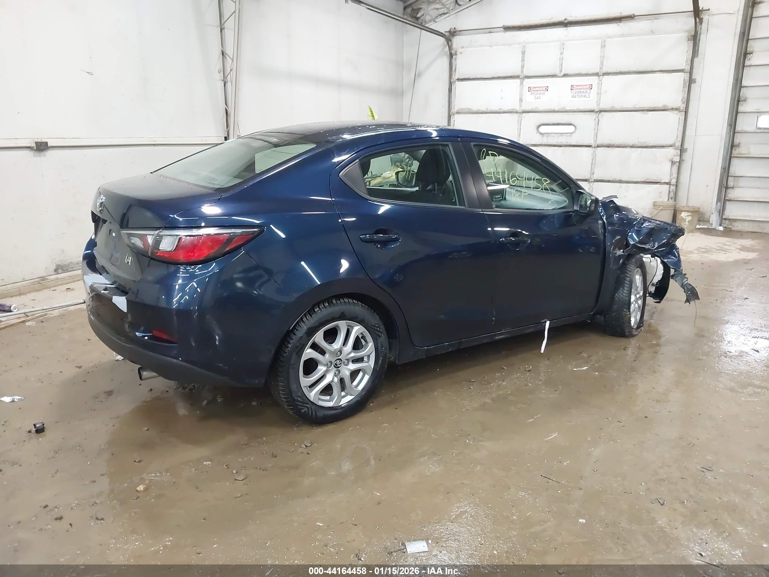TOYOTA YARIS image 4