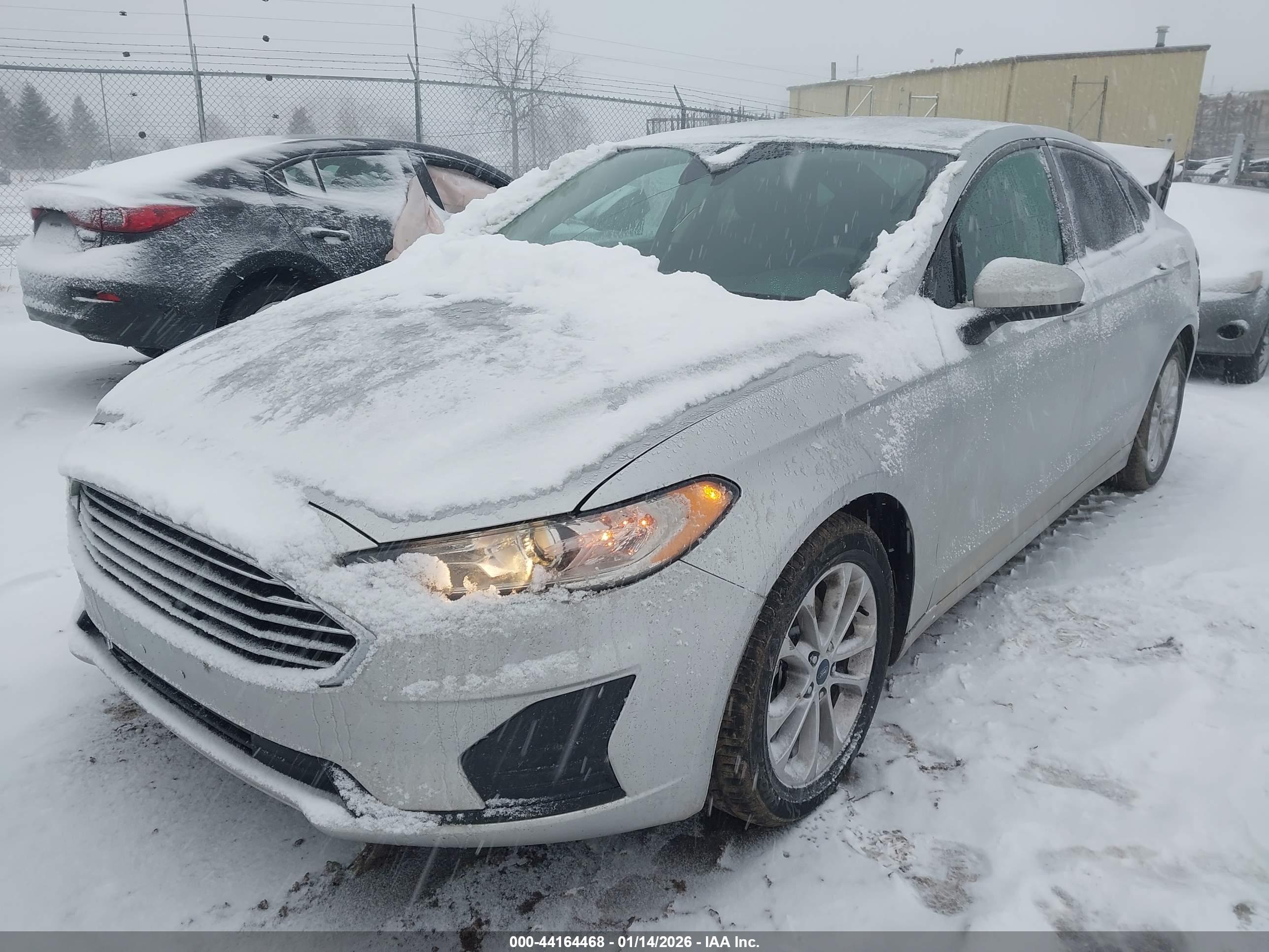 FORD FUSION image 2
