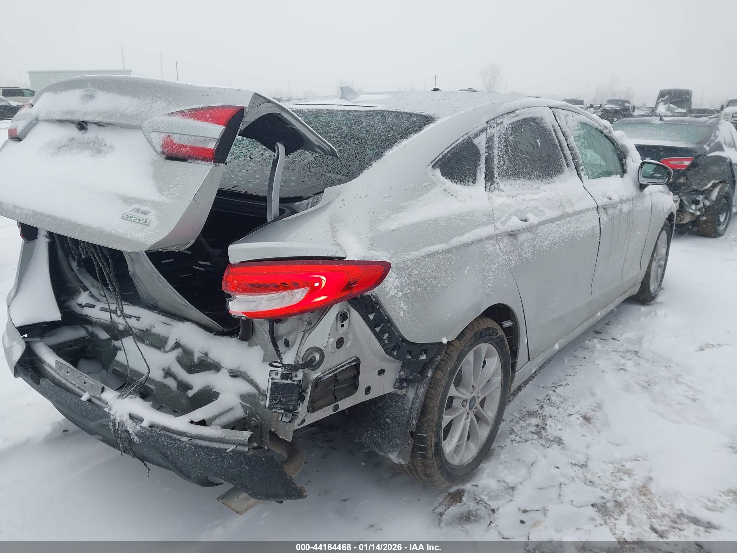 FORD FUSION image 4