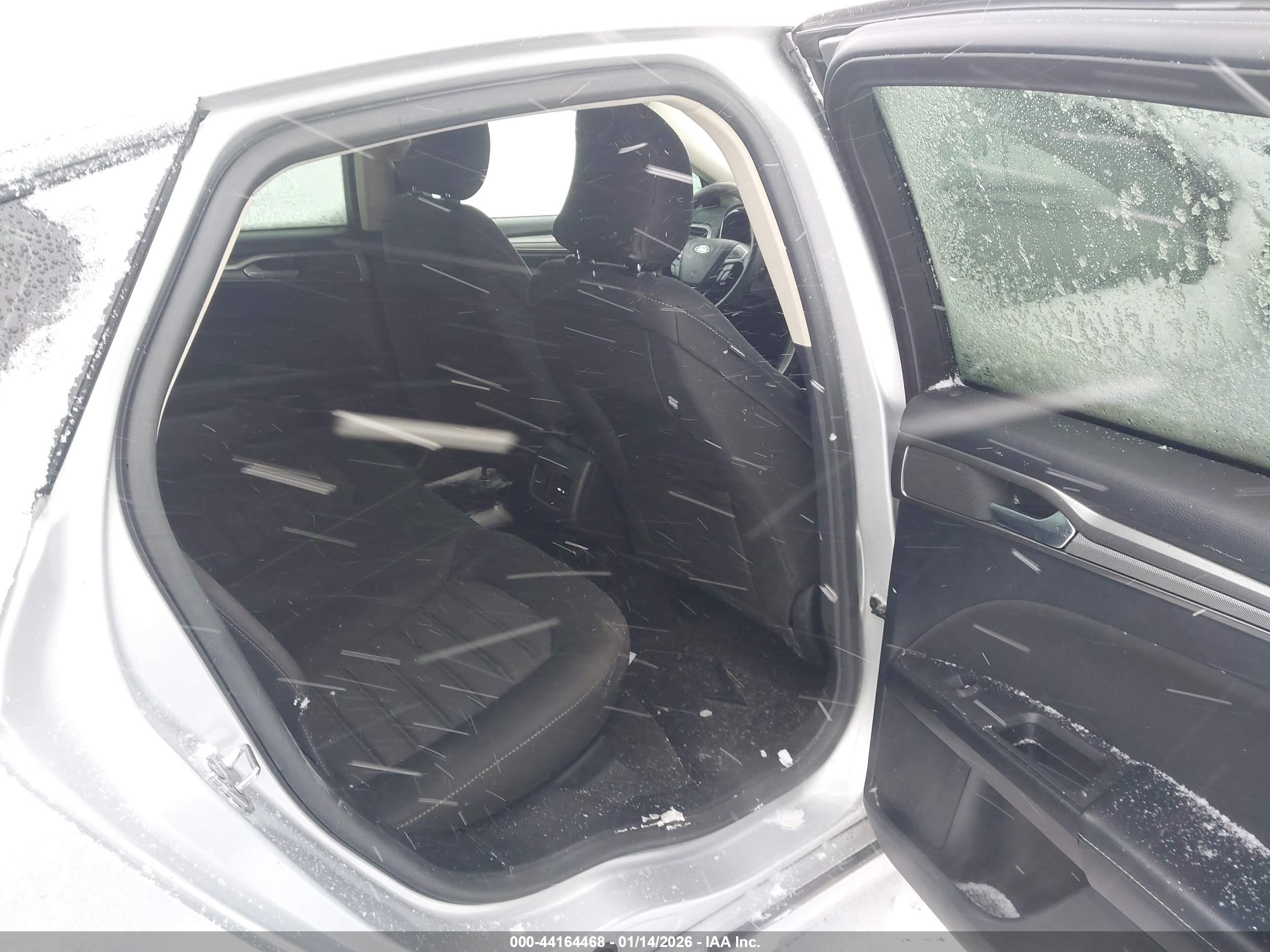 FORD FUSION image 8