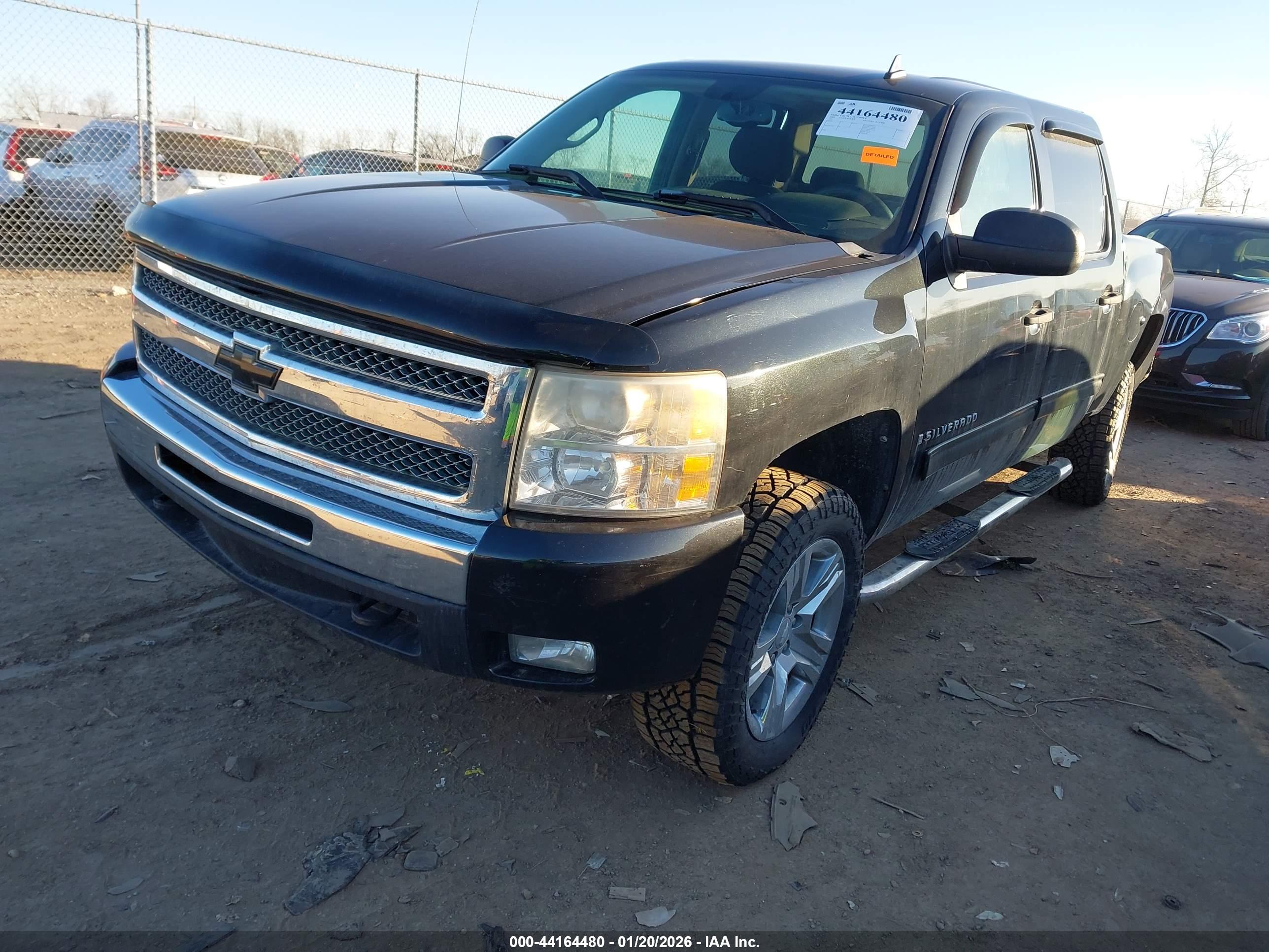 CHEVROLET SILVERADO image 2