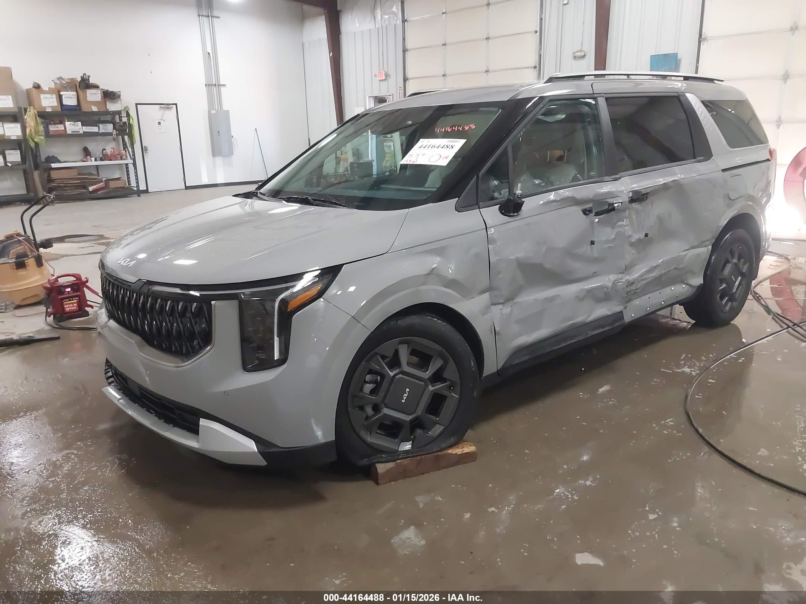 KIA CARNIVAL image 2