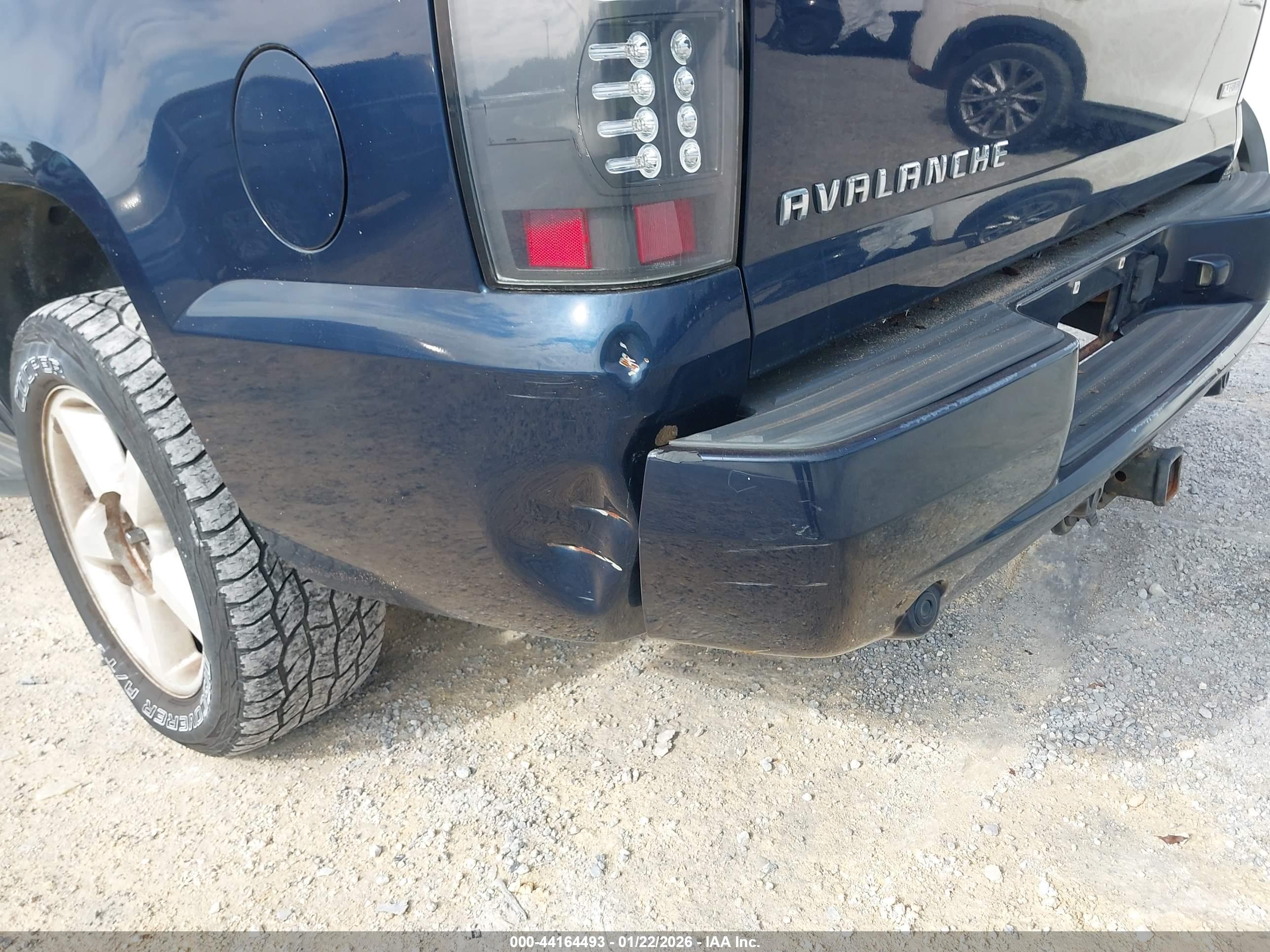 CHEVROLET AVALANCHE image 6