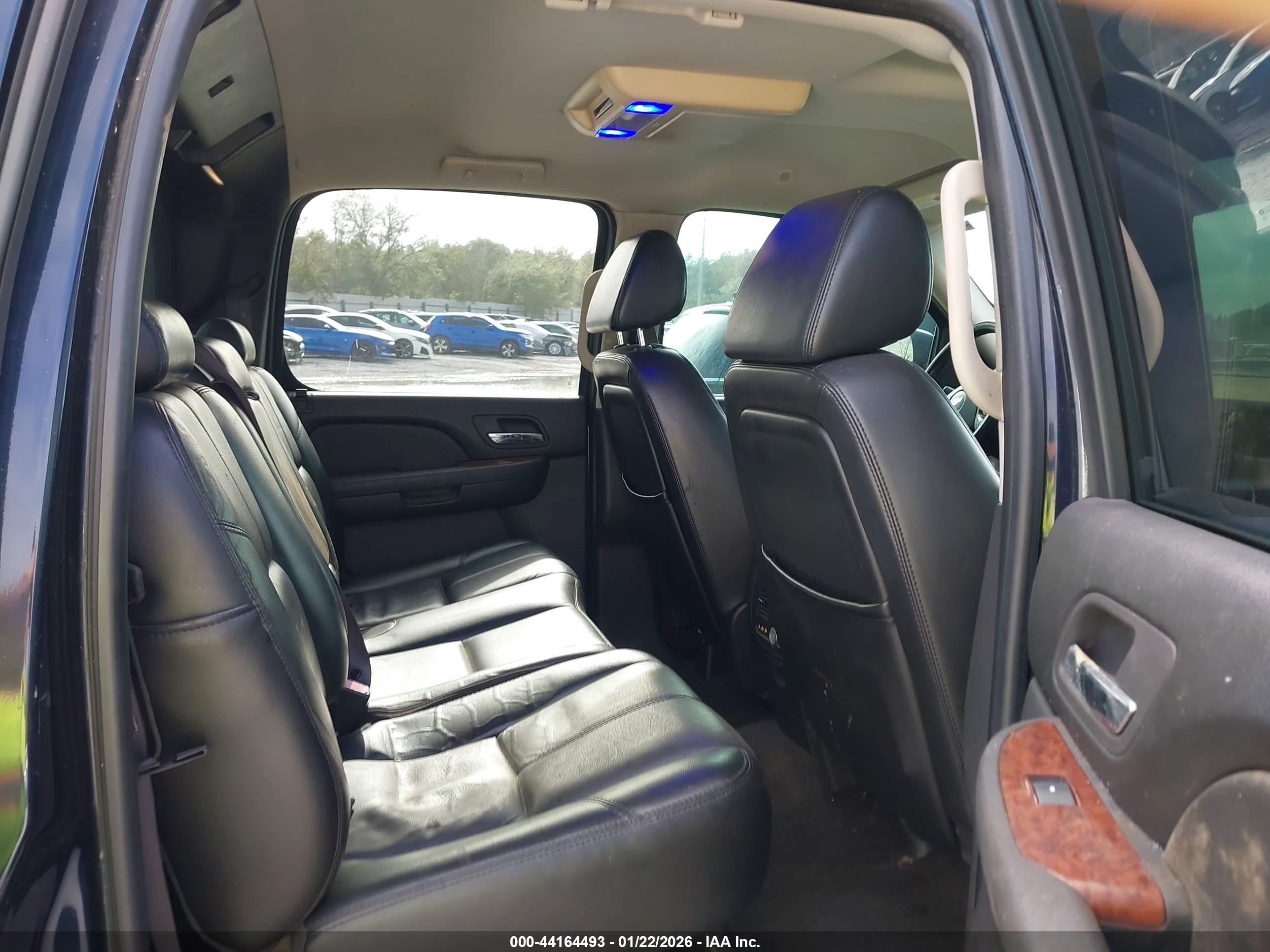 CHEVROLET AVALANCHE image 8