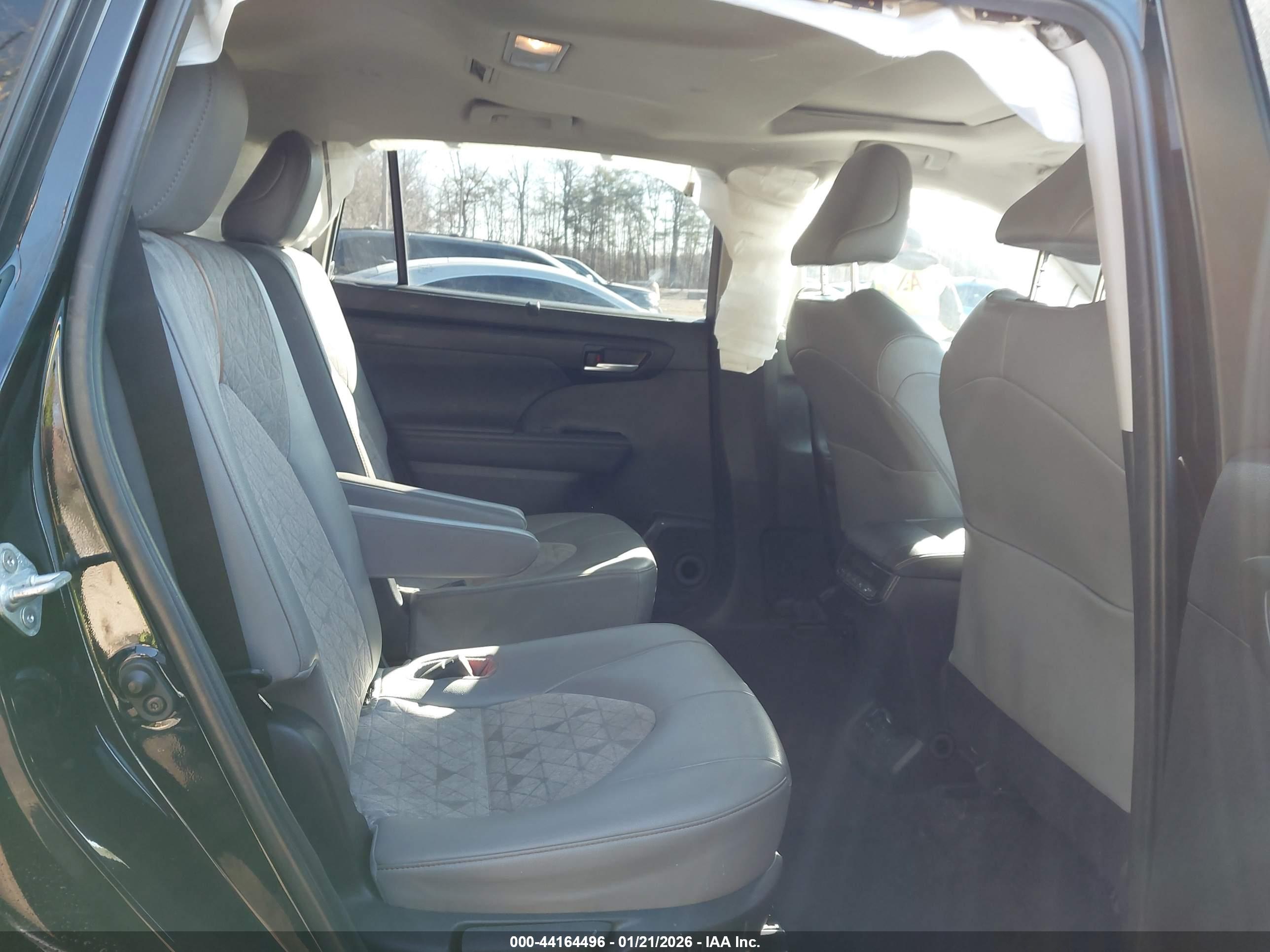 TOYOTA HIGHLANDER image 8