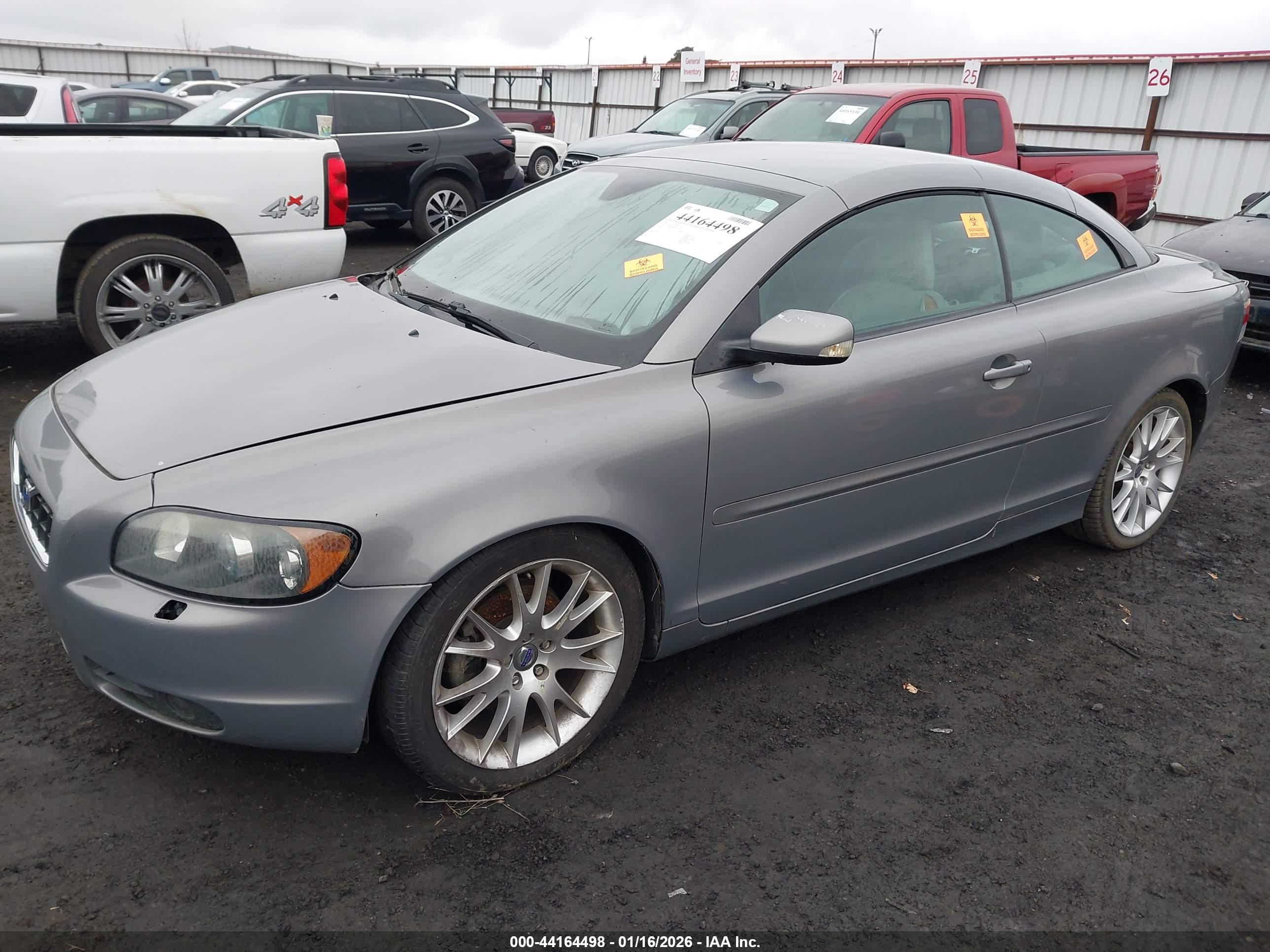 VOLVO C70 image 2
