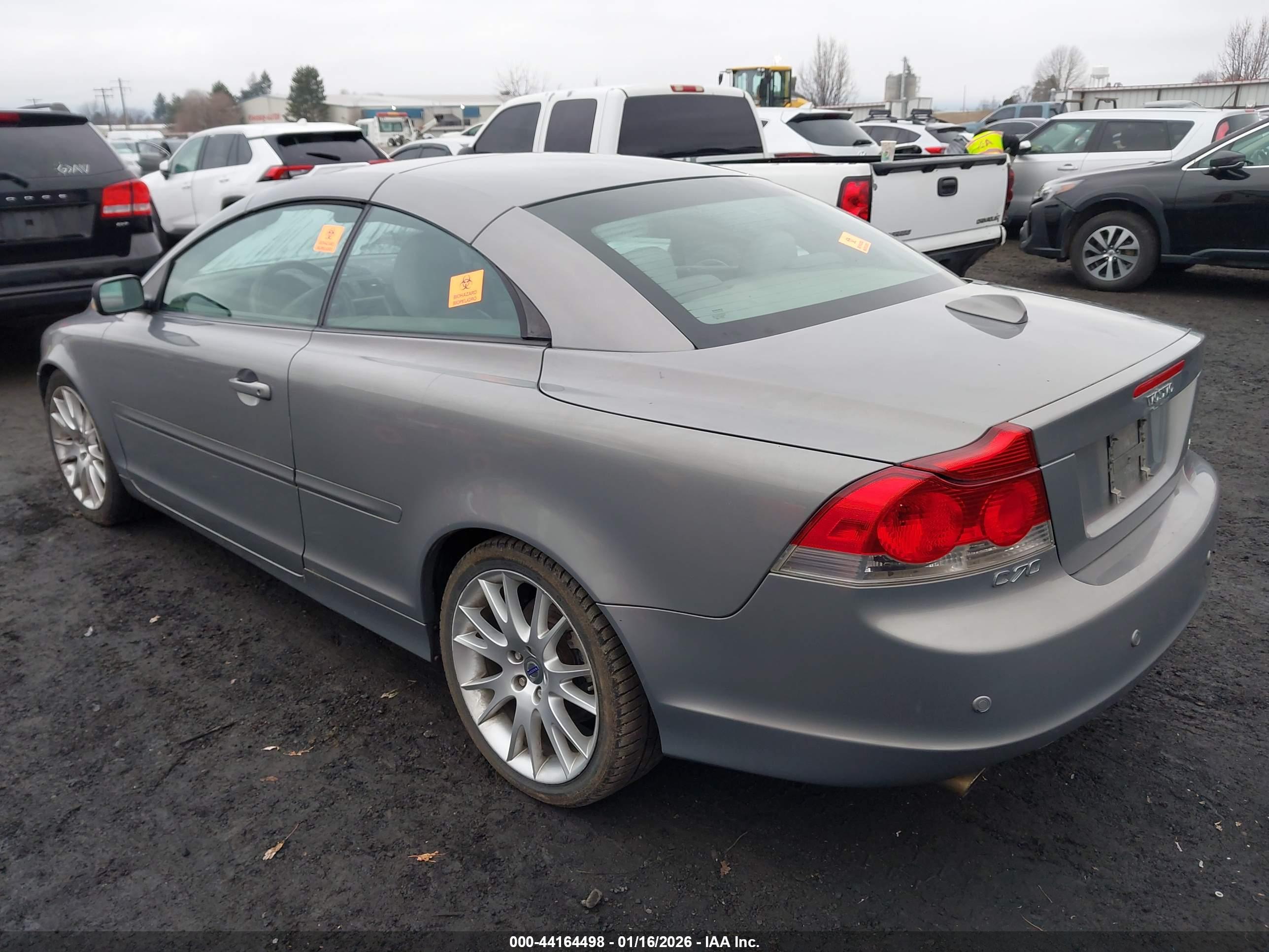 VOLVO C70 image 3