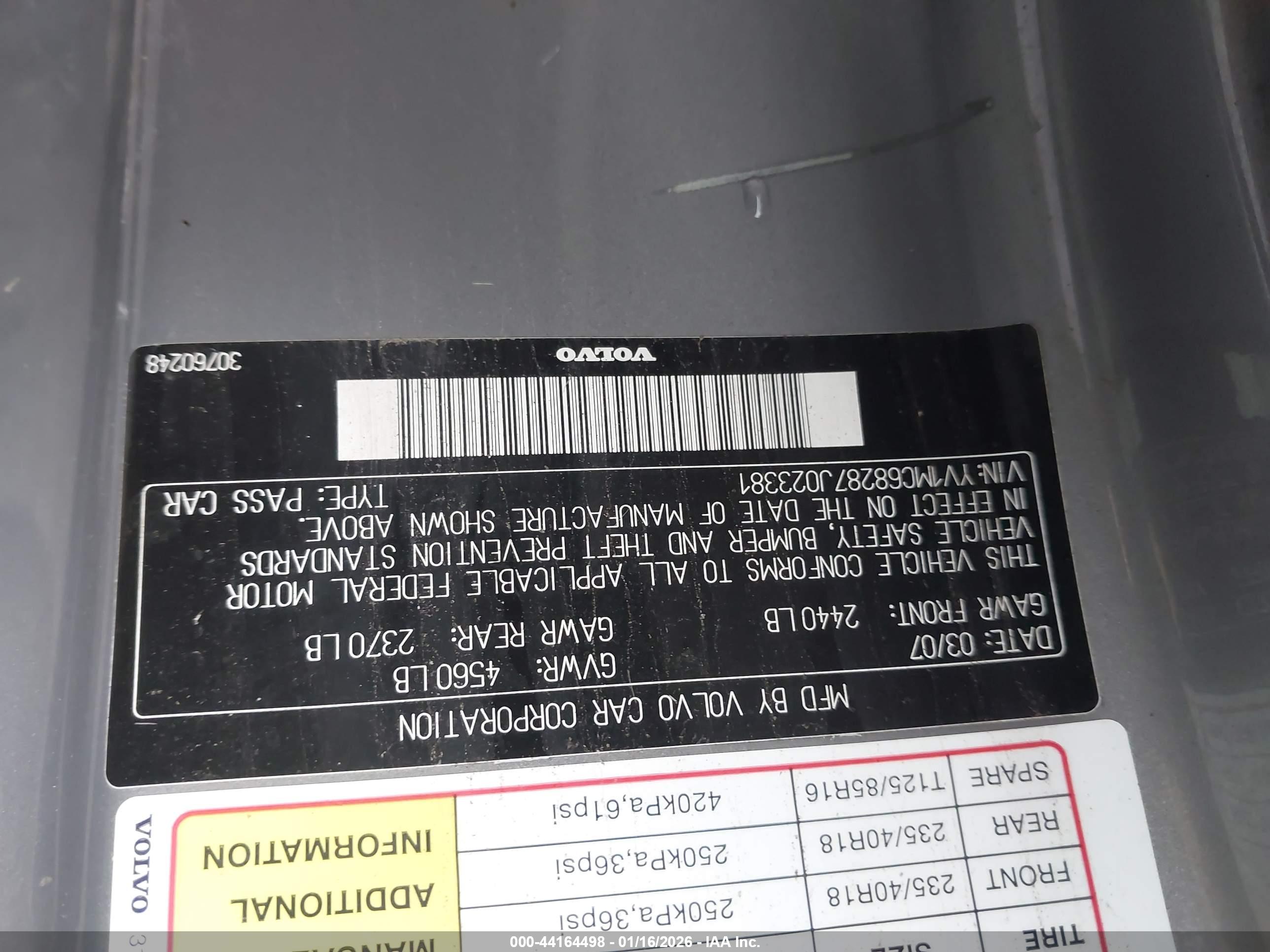 VOLVO C70 image 9