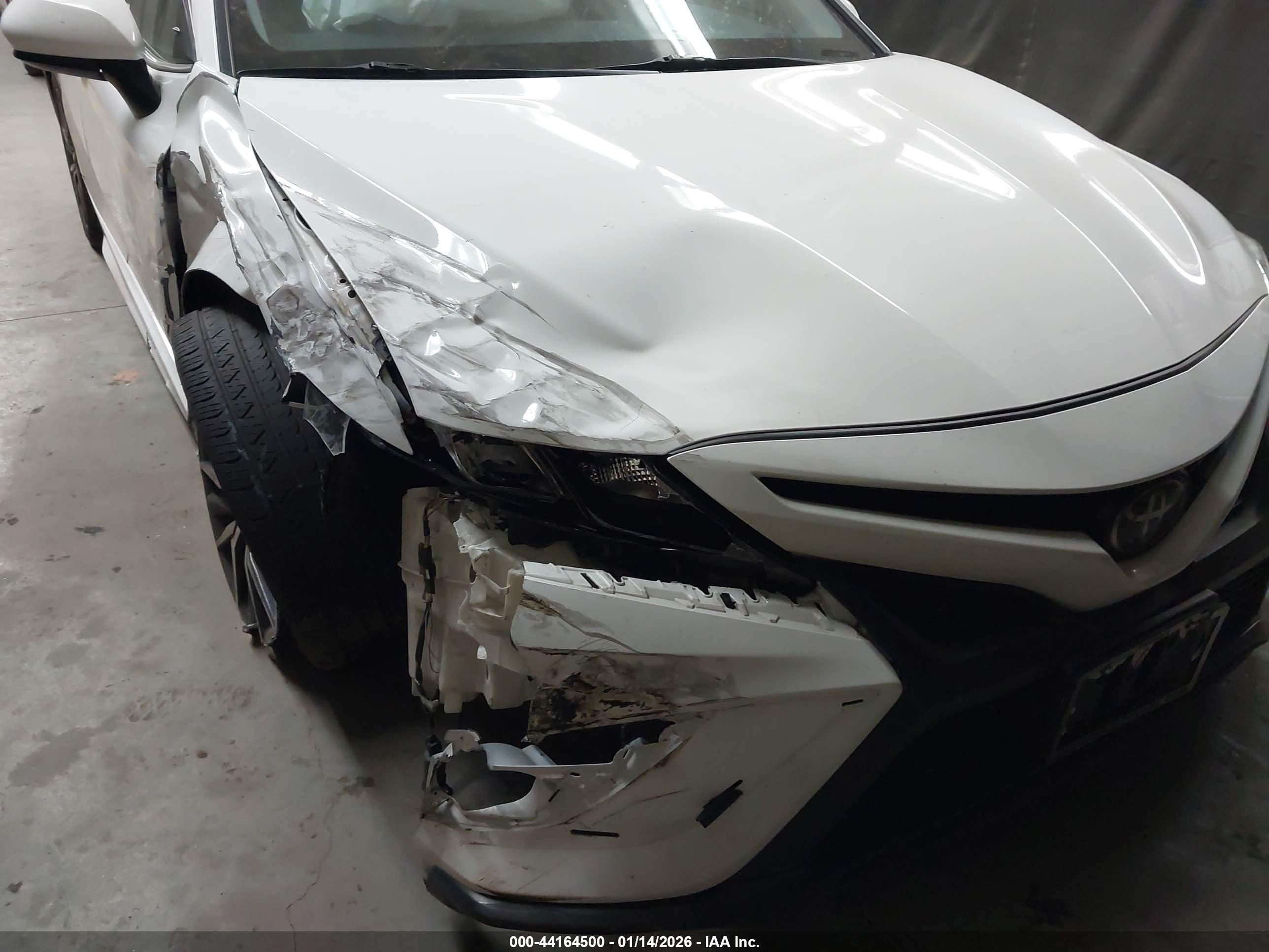 TOYOTA CAMRY image 6