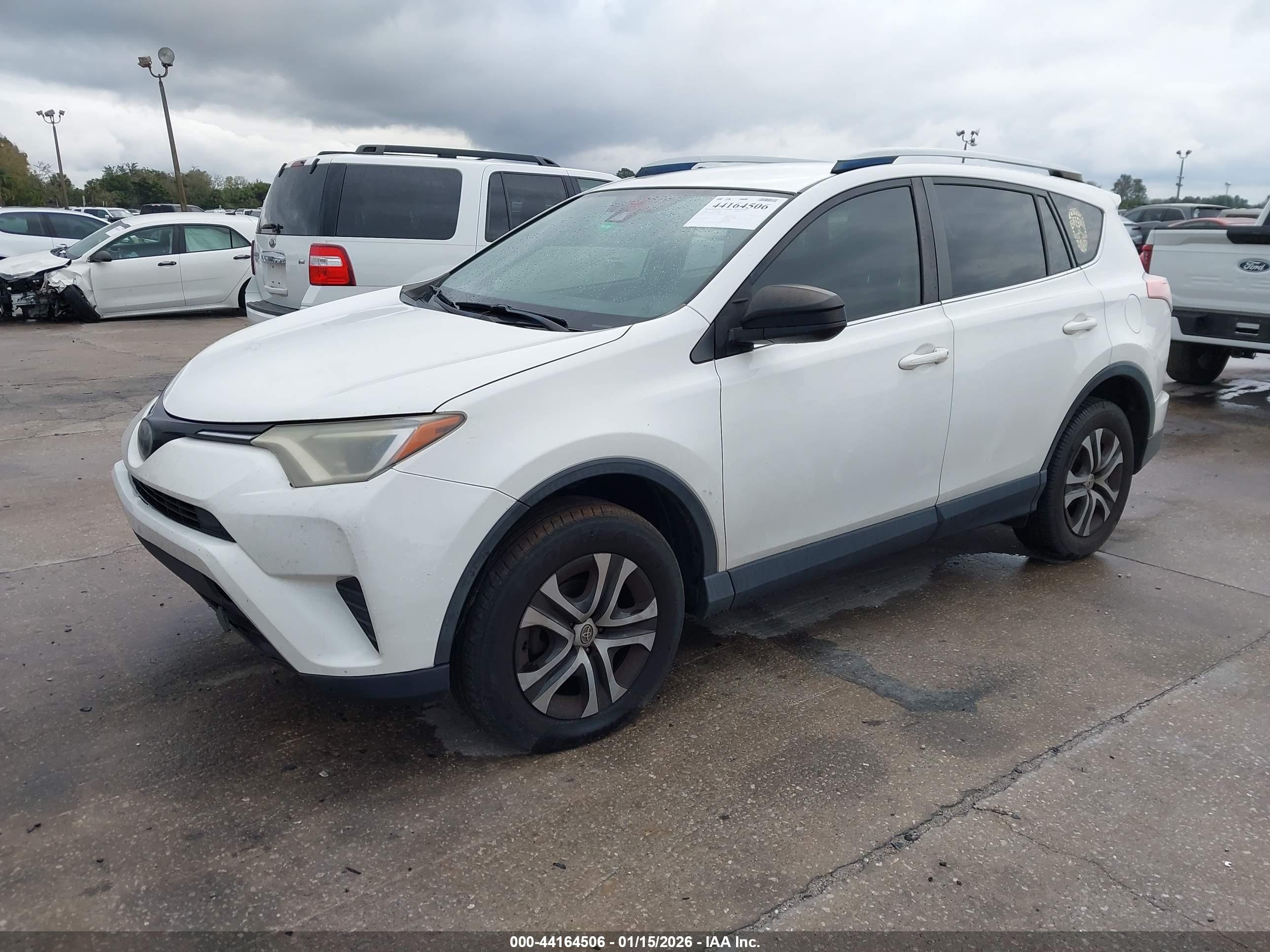 TOYOTA RAV4 image 2