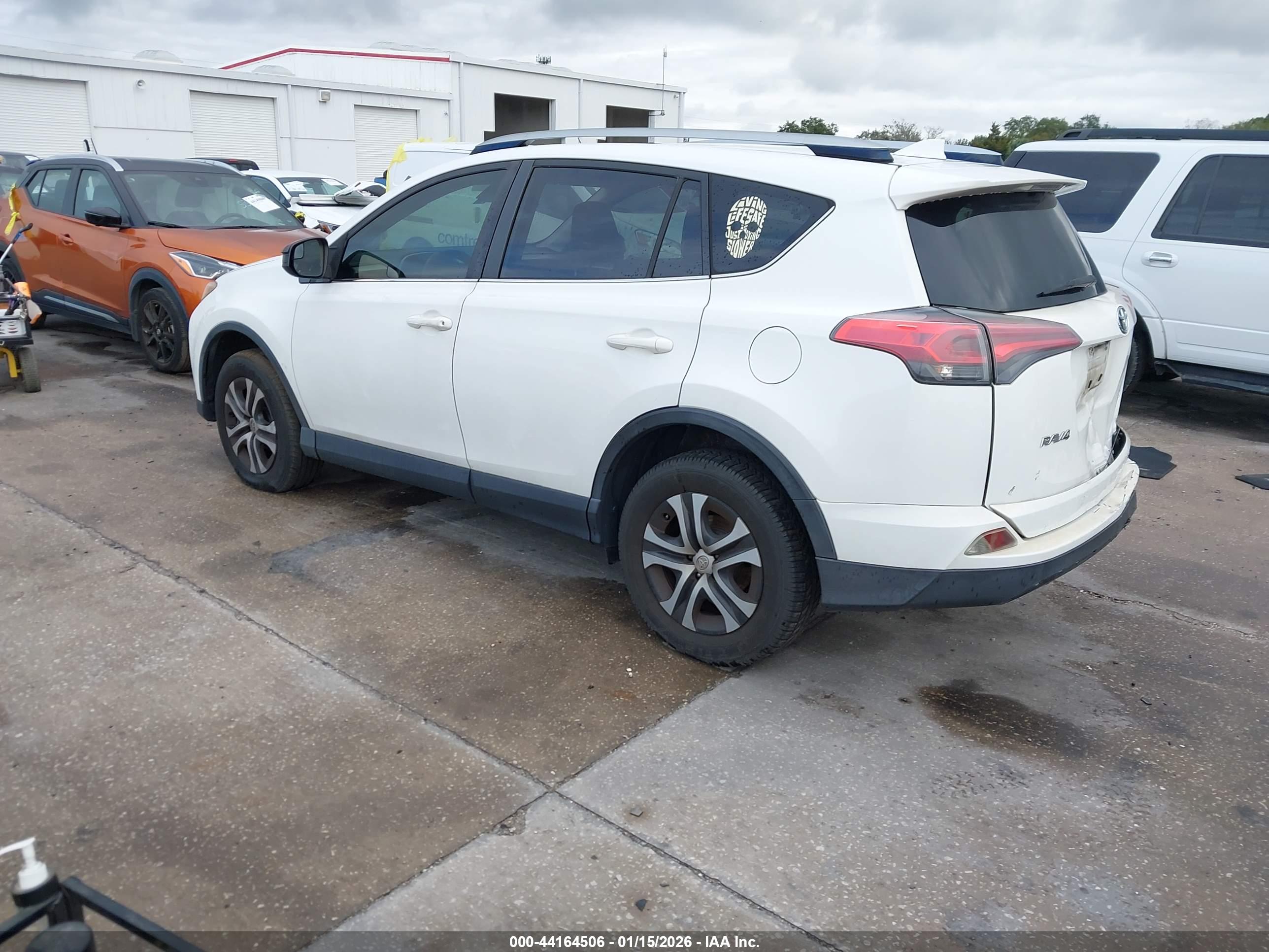 TOYOTA RAV4 image 3